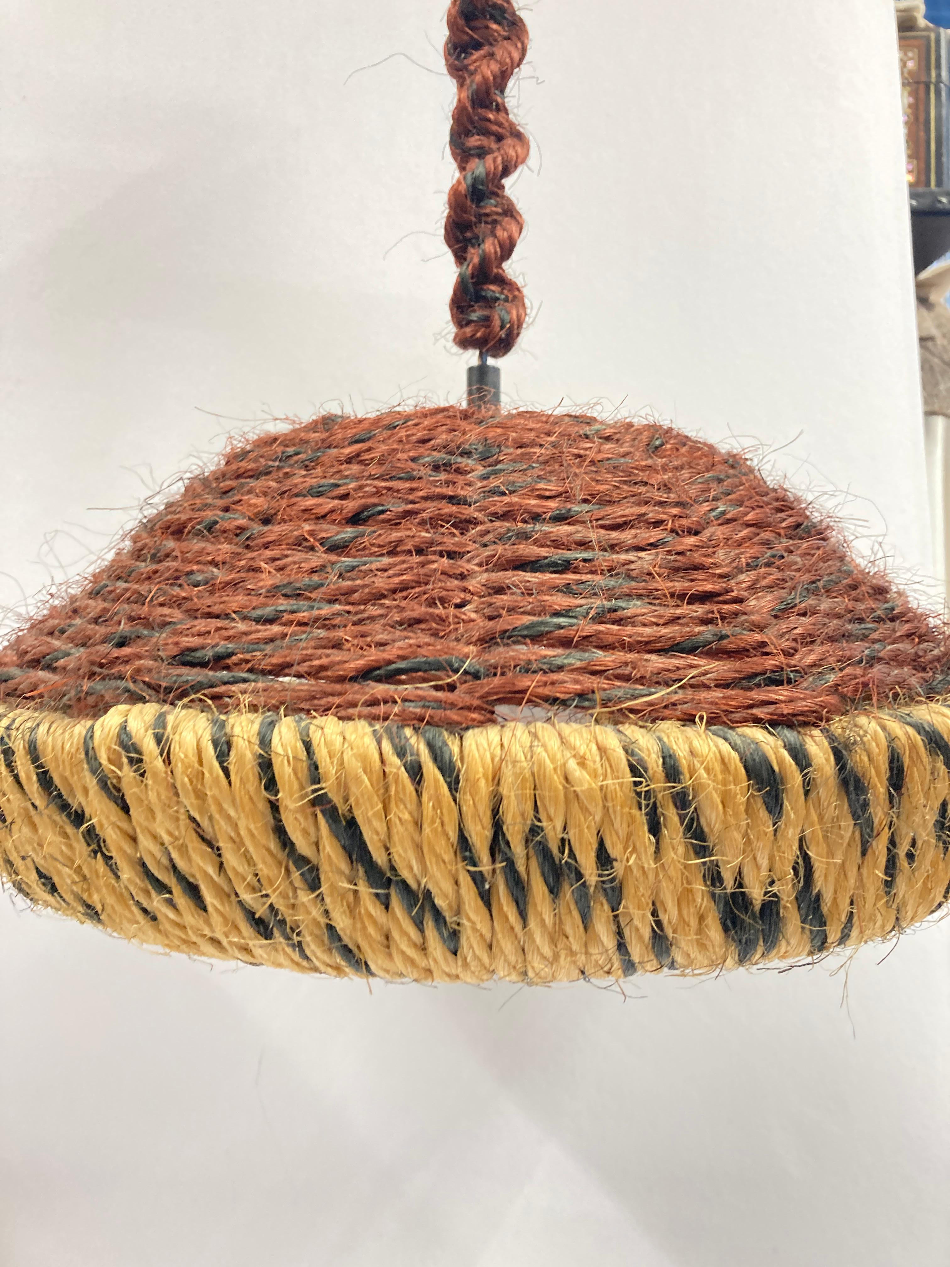 Pair of 1970's Rope pendant light In Fair Condition For Sale In Bois-Colombes, FR