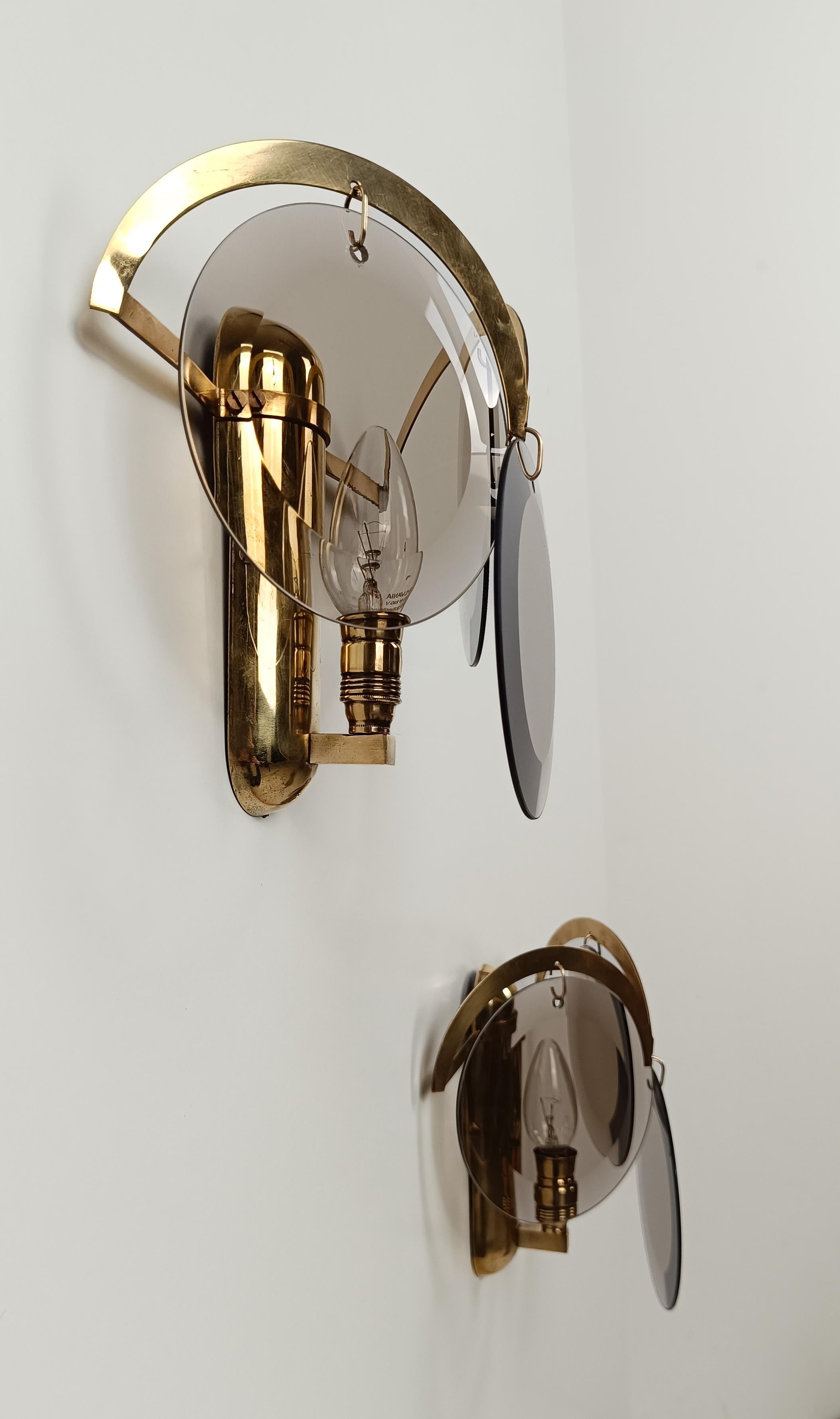 Pair of 1970s Sciolari Sconces in Brass and Smoked Bevelled Glass Discs, Italy For Sale 7