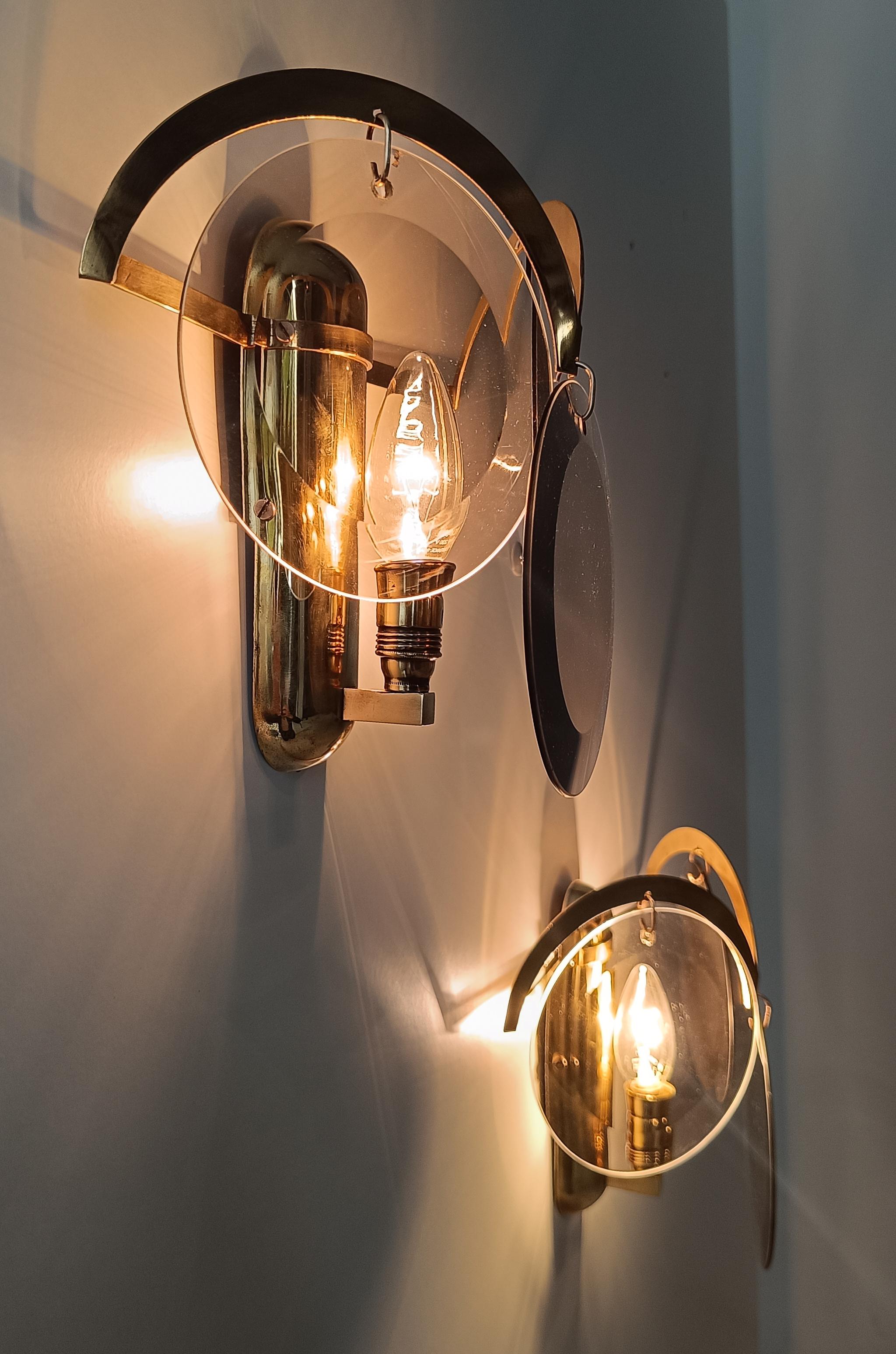 Pair of 1970s Sciolari Sconces in Brass and Smoked Bevelled Glass Discs, Italy For Sale 8