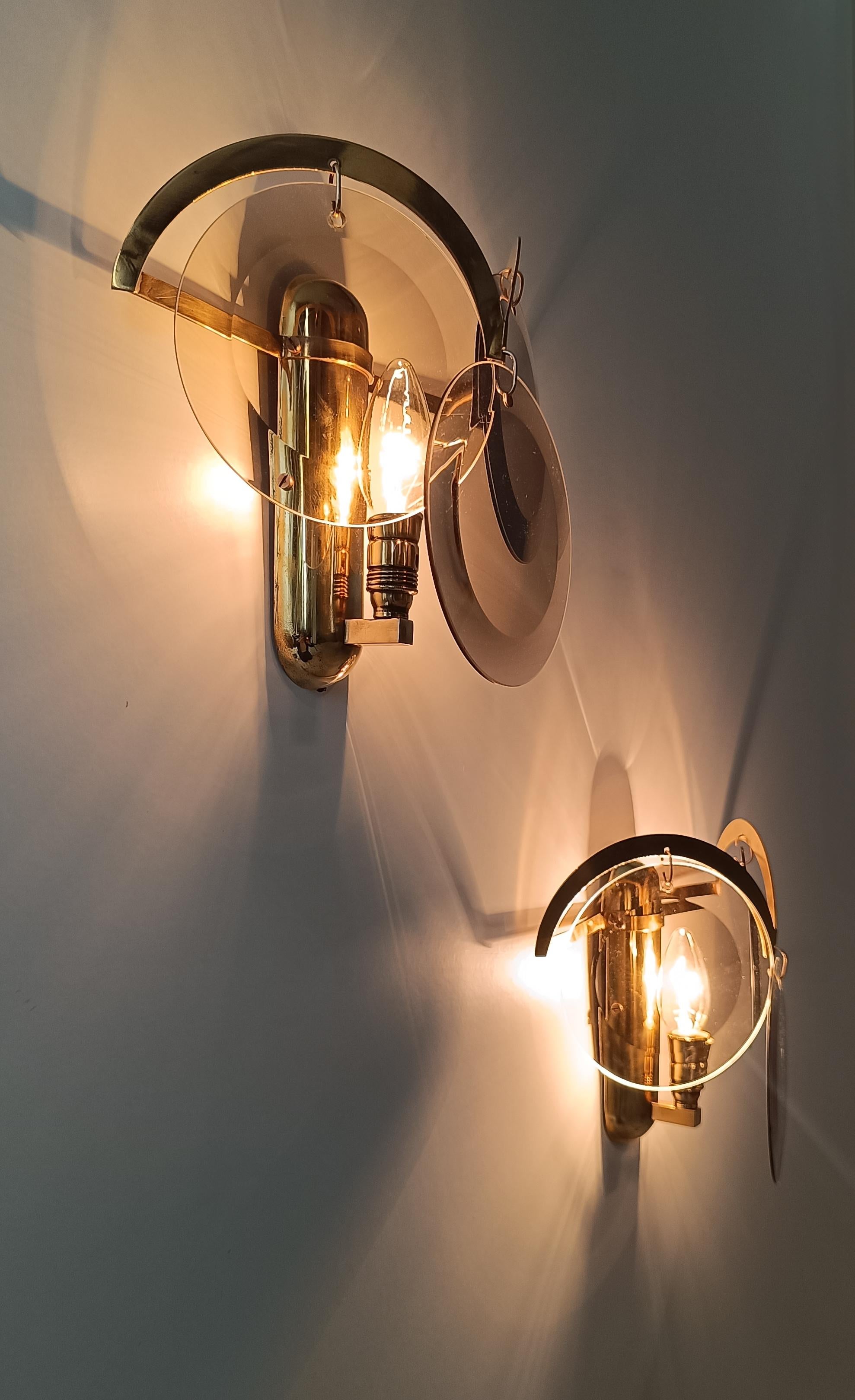 Pair of 1970s Sciolari Sconces in Brass and Smoked Bevelled Glass Discs, Italy For Sale 9