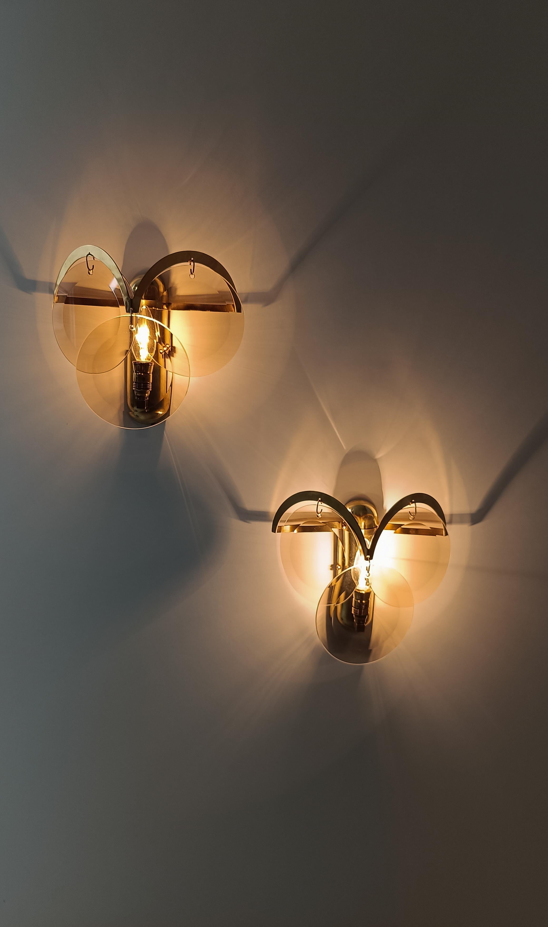 Pair of 1970s Sciolari Sconces in Brass and Smoked Bevelled Glass Discs, Italy For Sale 11