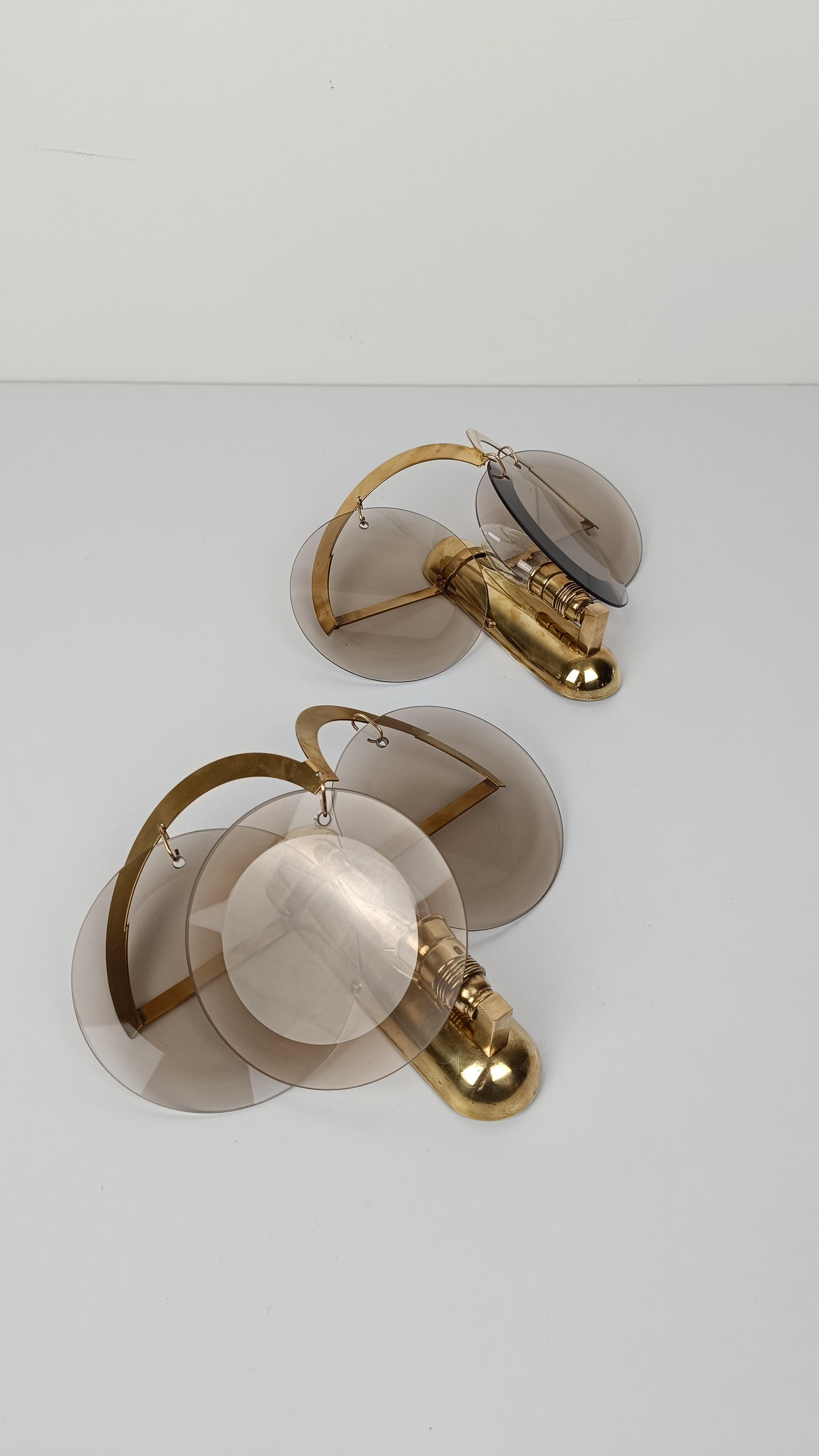 Pair of 1970s Sciolari Sconces in Brass and Smoked Bevelled Glass Discs, Italy For Sale 12