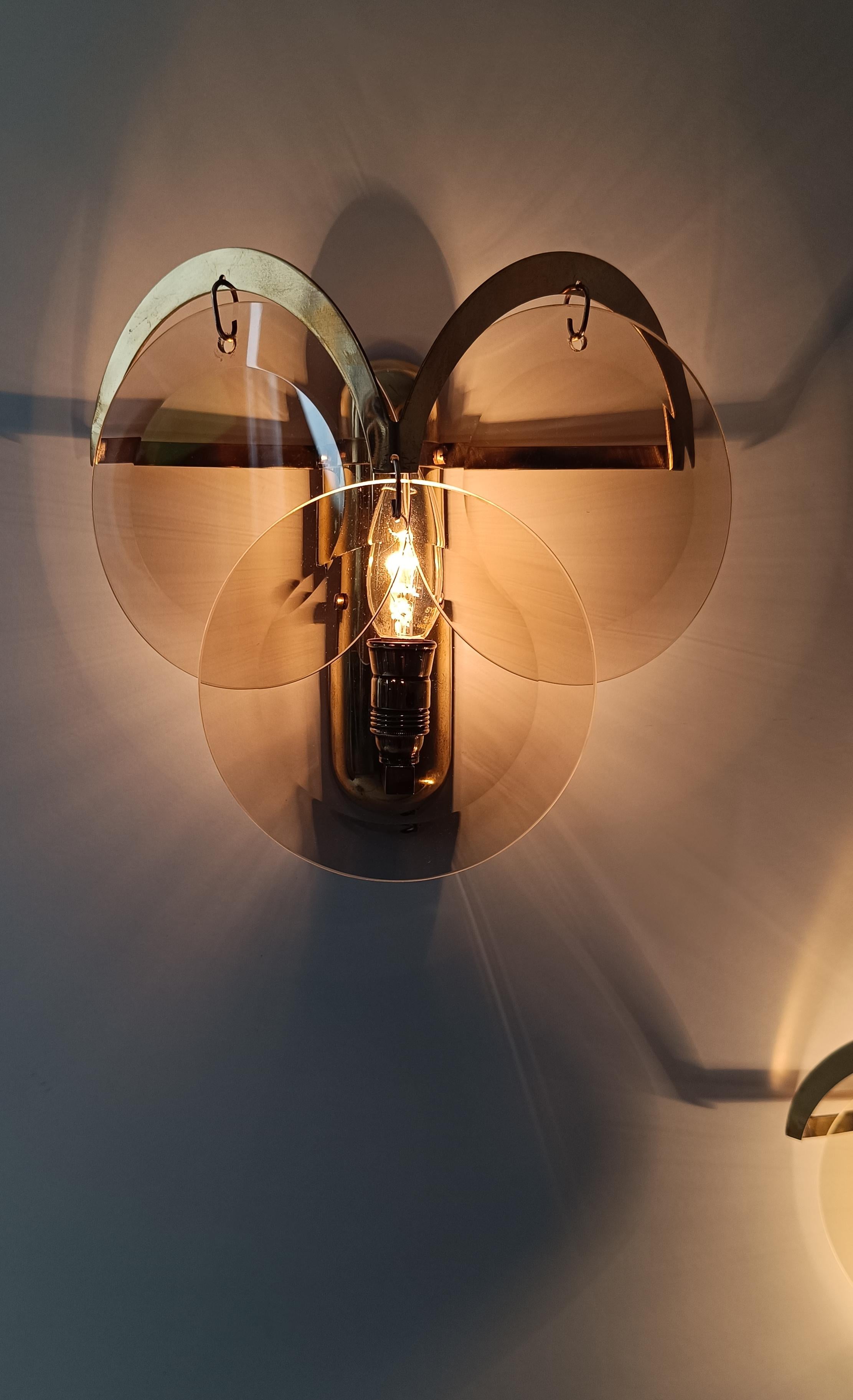 Pair of 1970s Sciolari Sconces in Brass and Smoked Bevelled Glass Discs, Italy For Sale 2