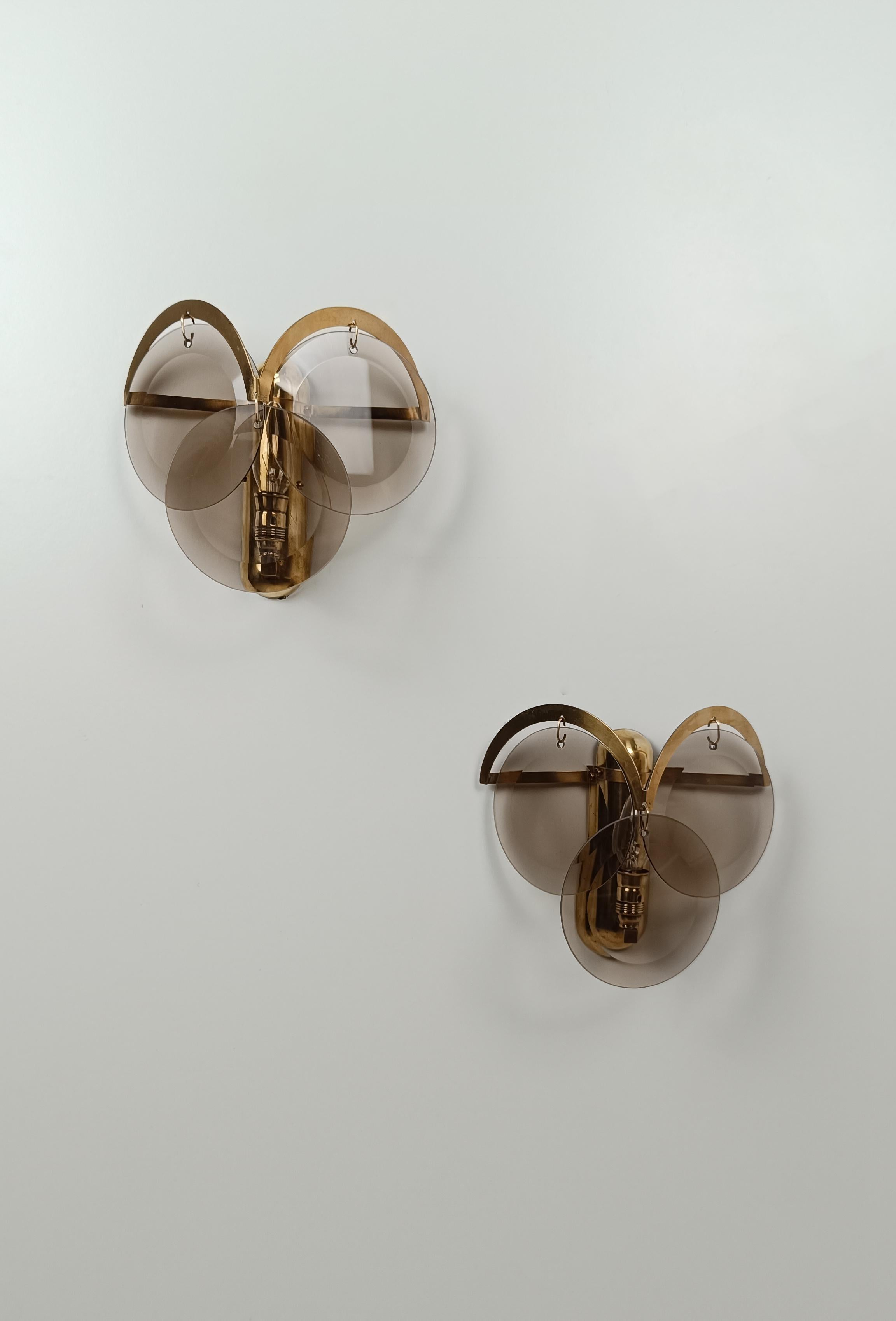 Pair of 1970s Sciolari Sconces in Brass and Smoked Bevelled Glass Discs, Italy For Sale 3