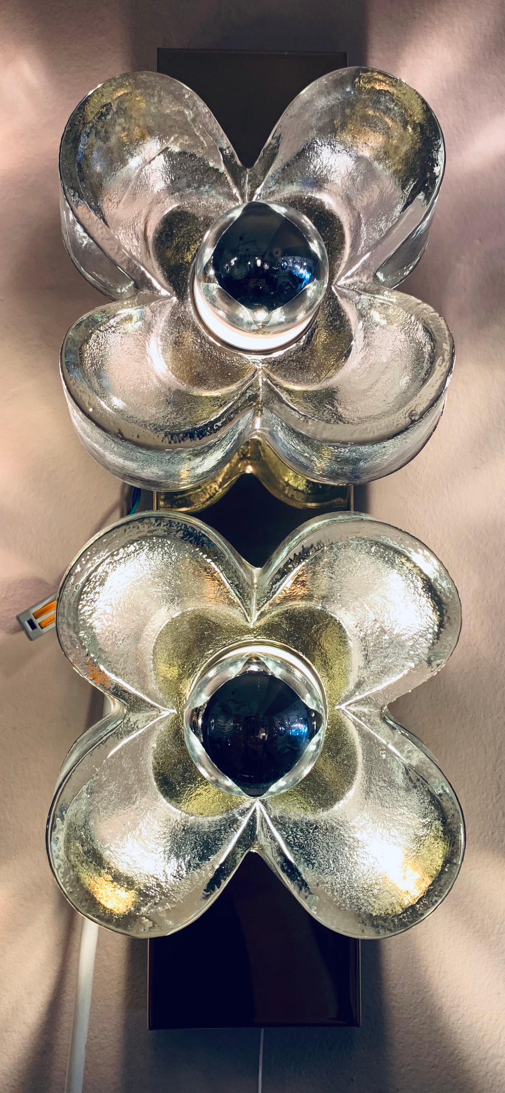 Pair of 1970s Sische Lighting Brass and Murano Glass Flower Wall Sconce Lights In Good Condition In London, GB