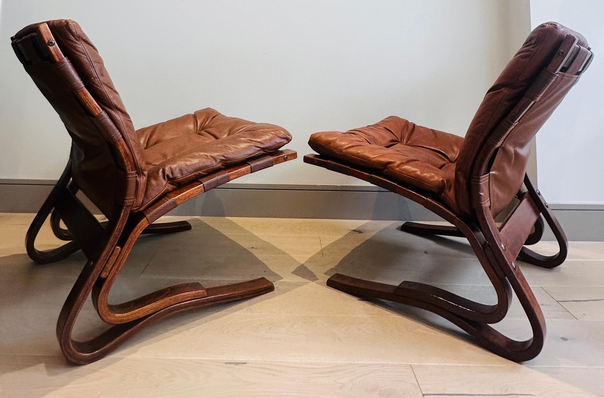 Mid-Century Modern Paire de chaises longues en hêtre courbé 