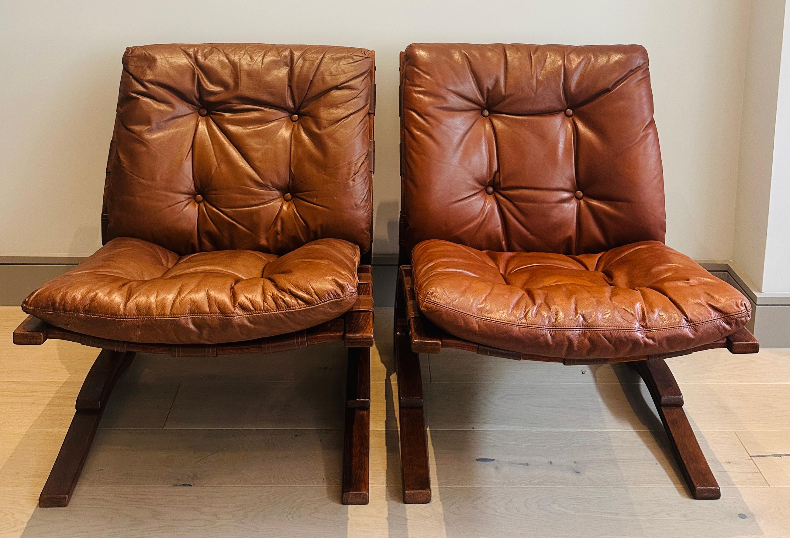 Norvégien Paire de chaises longues en hêtre courbé 