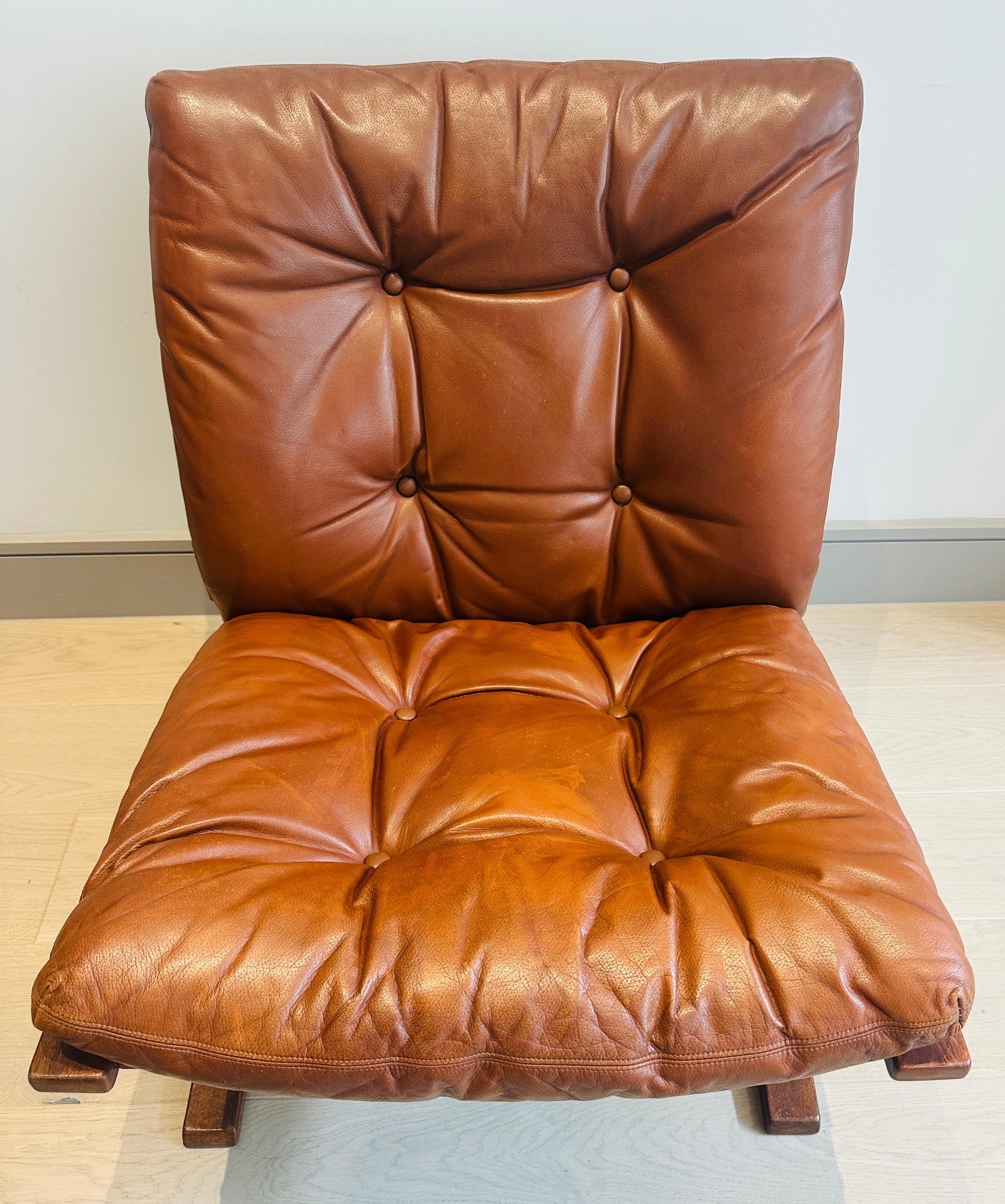 Paire de chaises longues en hêtre courbé 