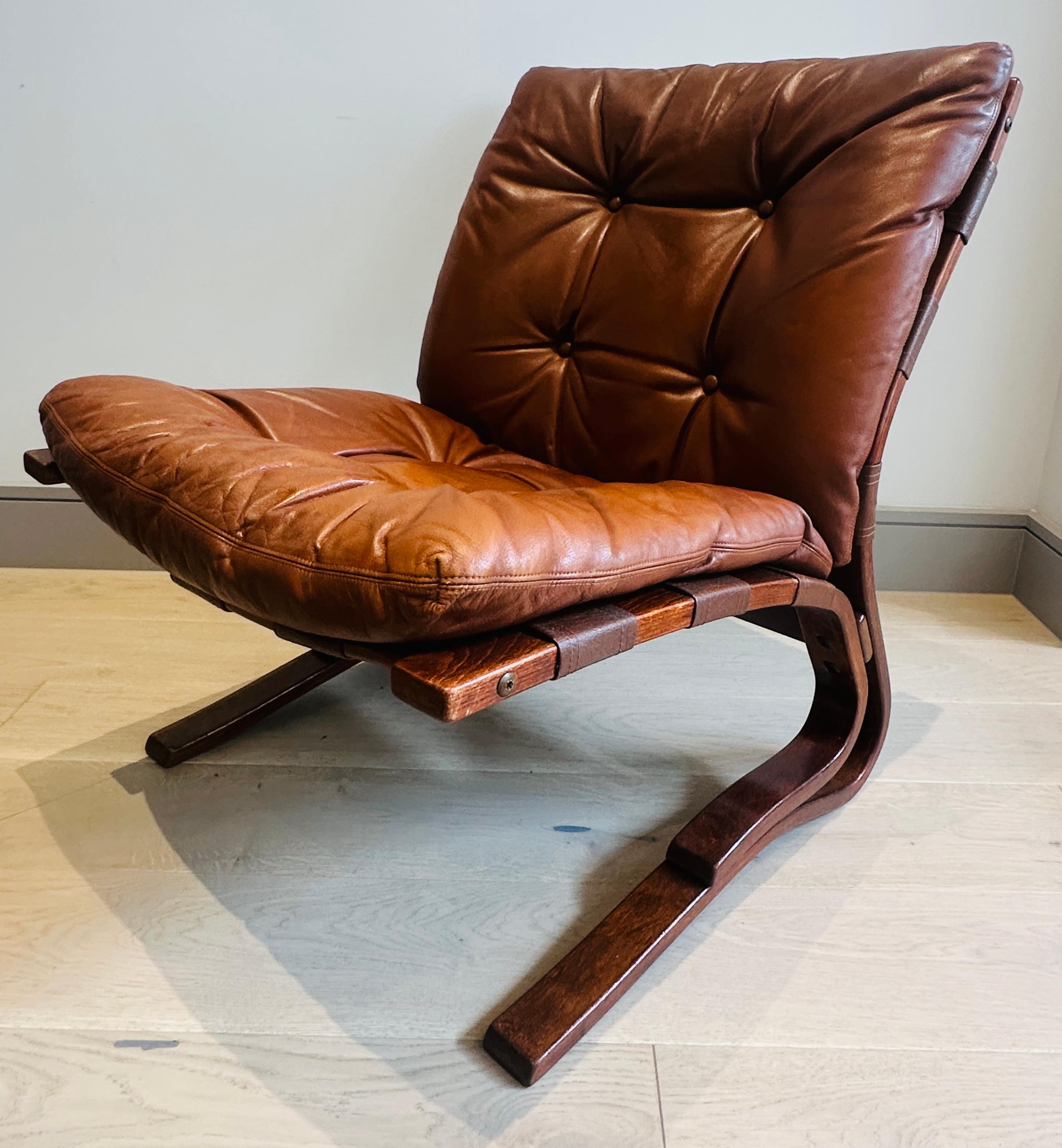 Paire de chaises longues en hêtre courbé 