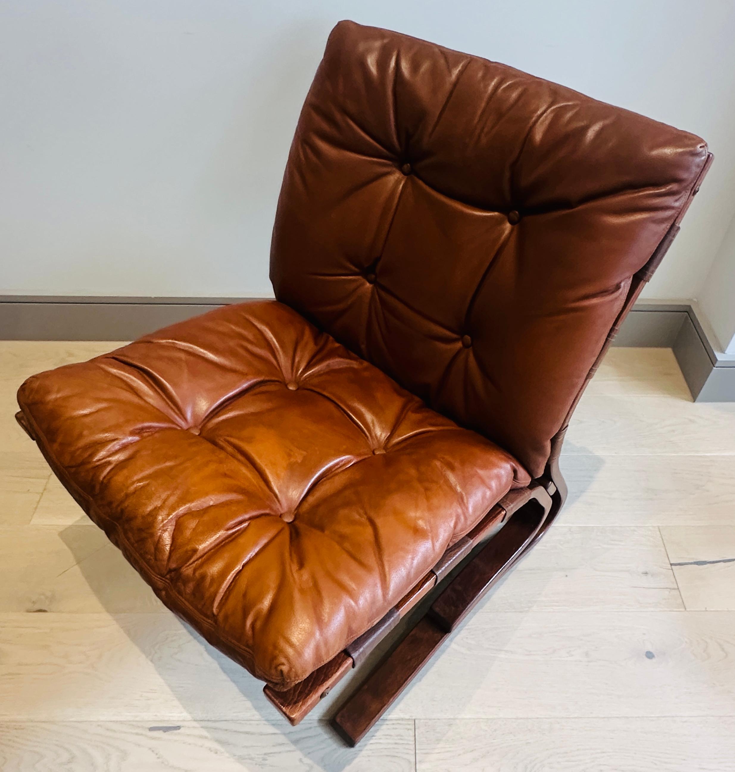 Paire de chaises longues en hêtre courbé 