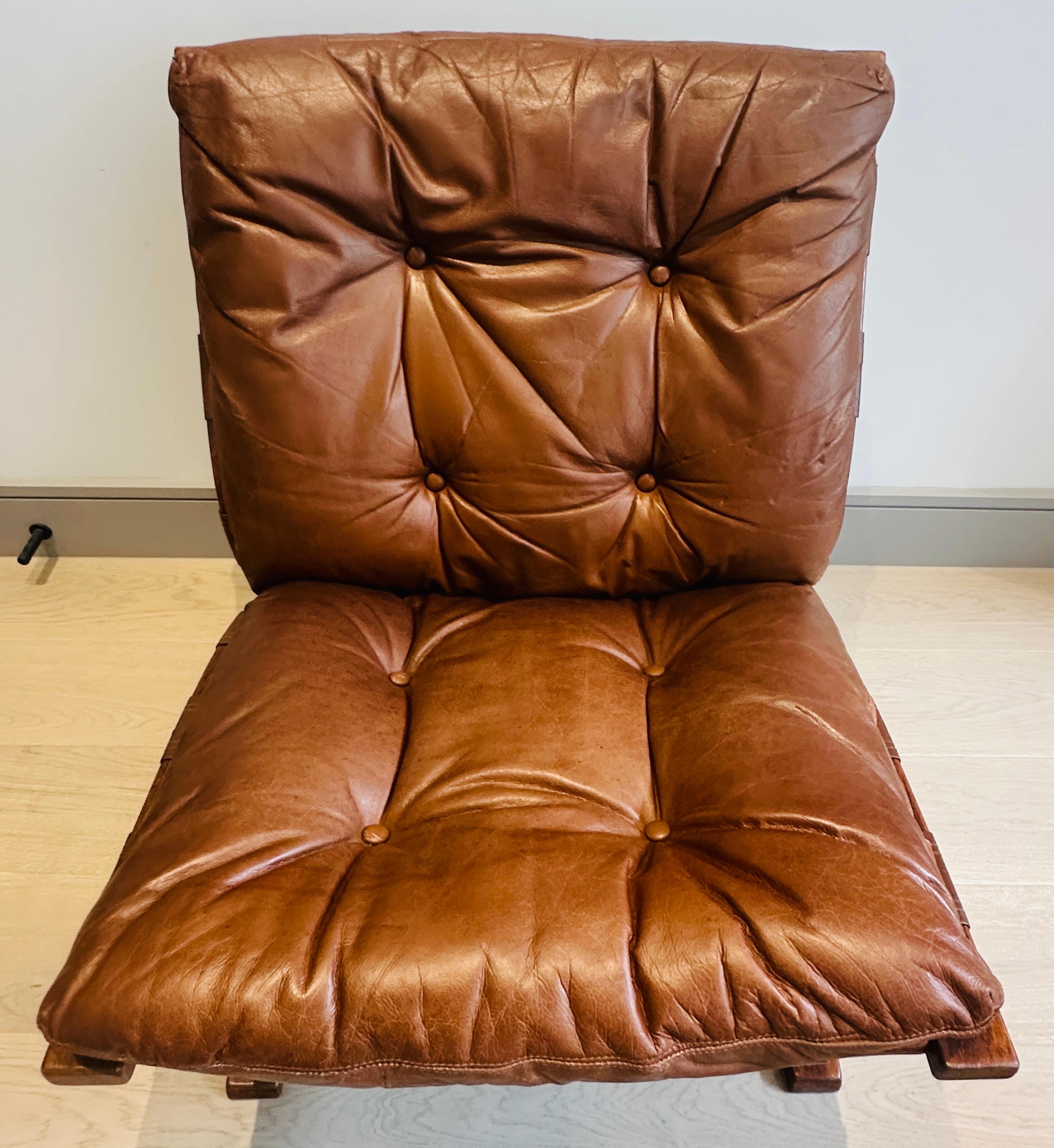Paire de chaises longues en hêtre courbé 