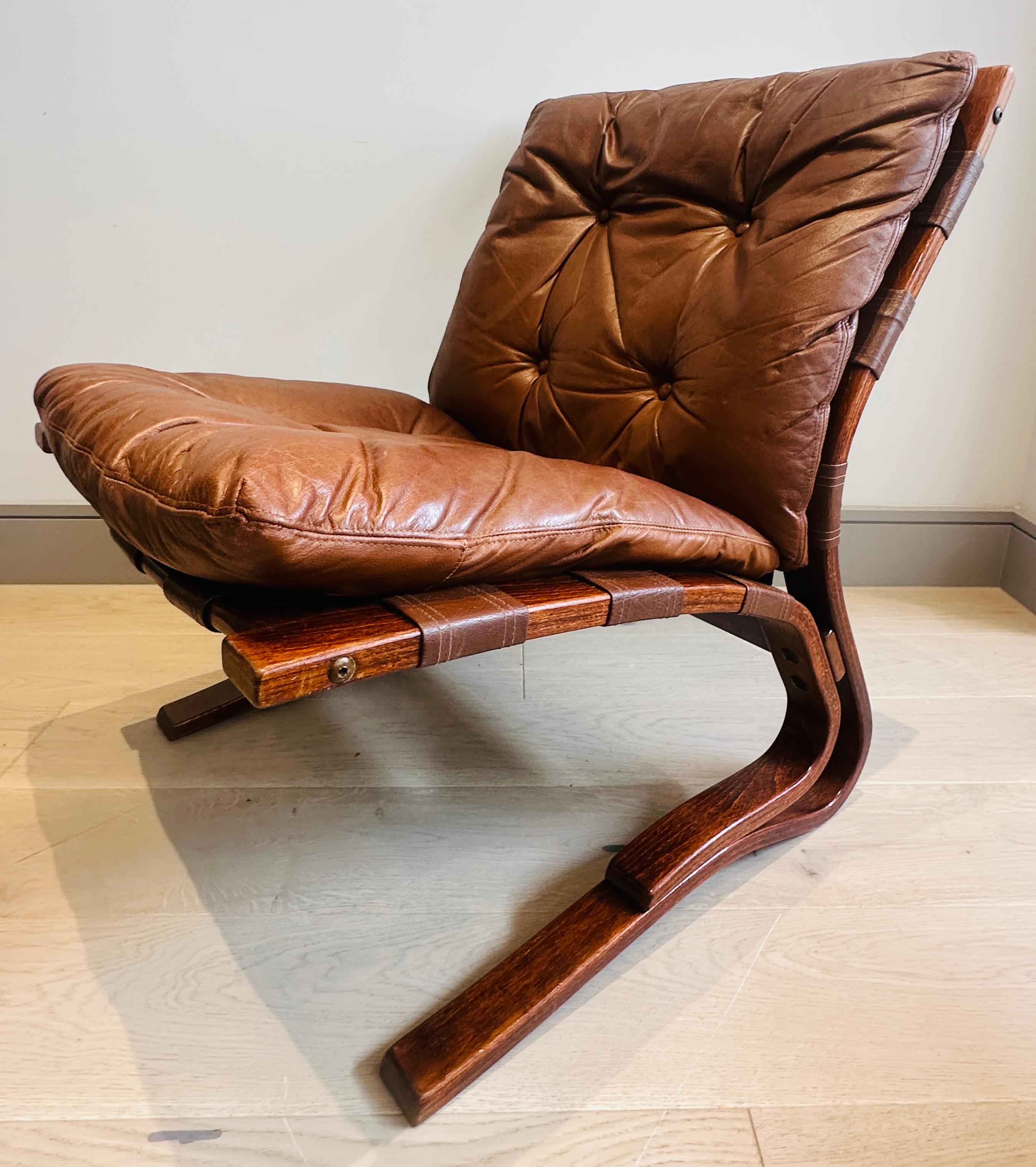 Paire de chaises longues en hêtre courbé 