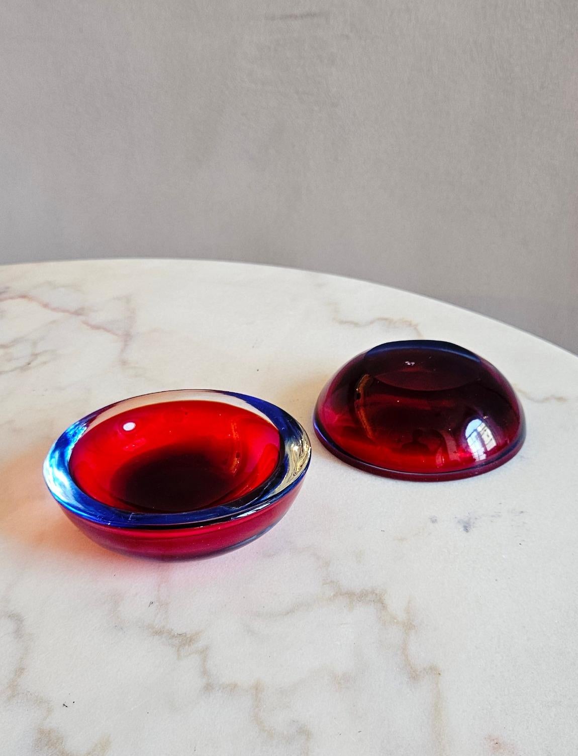 Late 20th Century Pair of 1970s Sommerso Red and Purple Murano Glass Bowls
