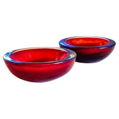 Paire de bols Sommerso rouges et violets en verre de Murano des années 1970