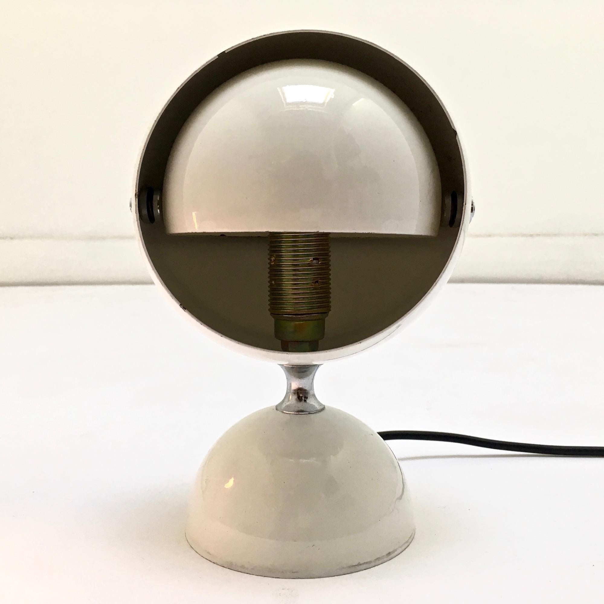 Pair of 1970s Space Age Eye Ball Lamp 4
