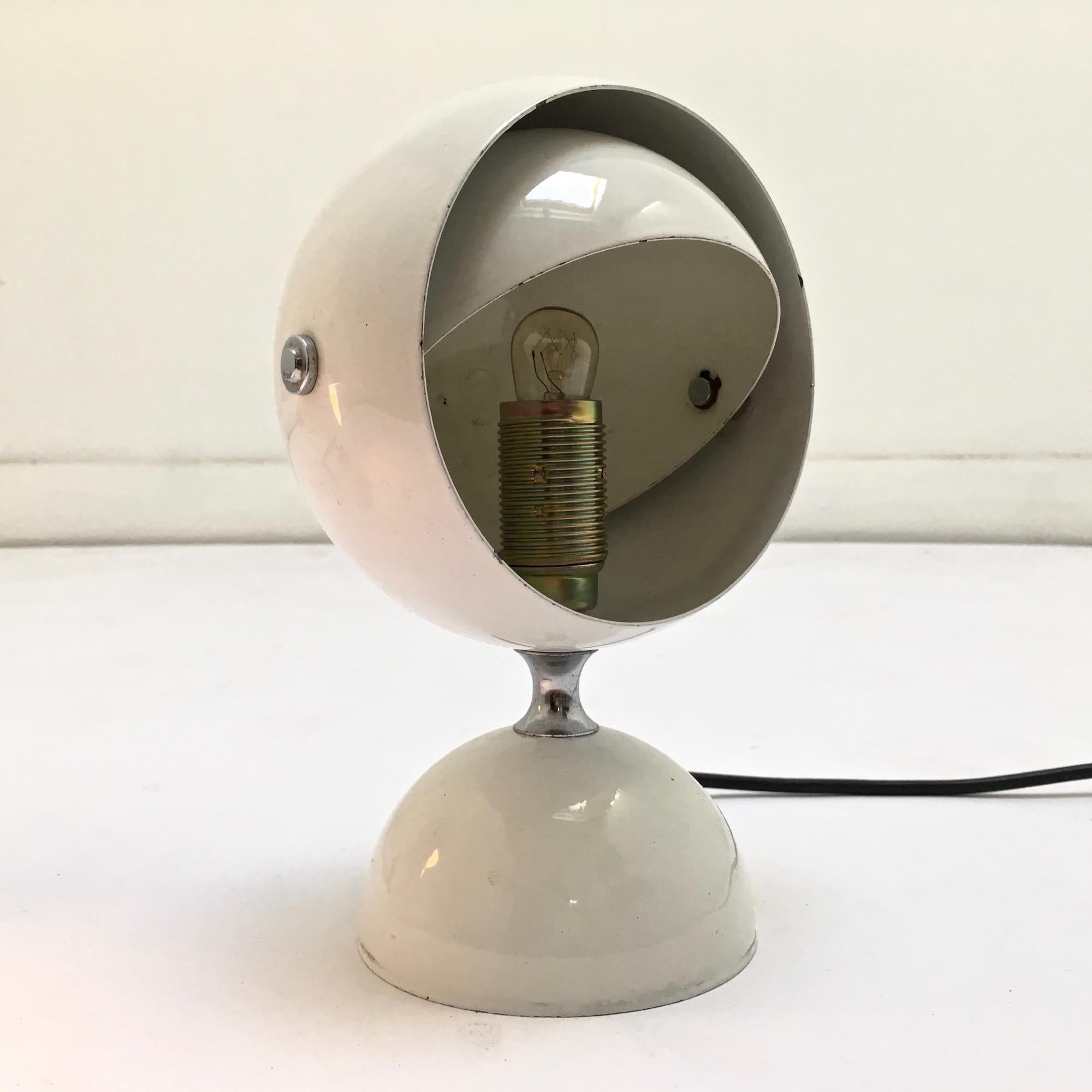 Pair of 1970s Space Age Eye Ball Lamp 5