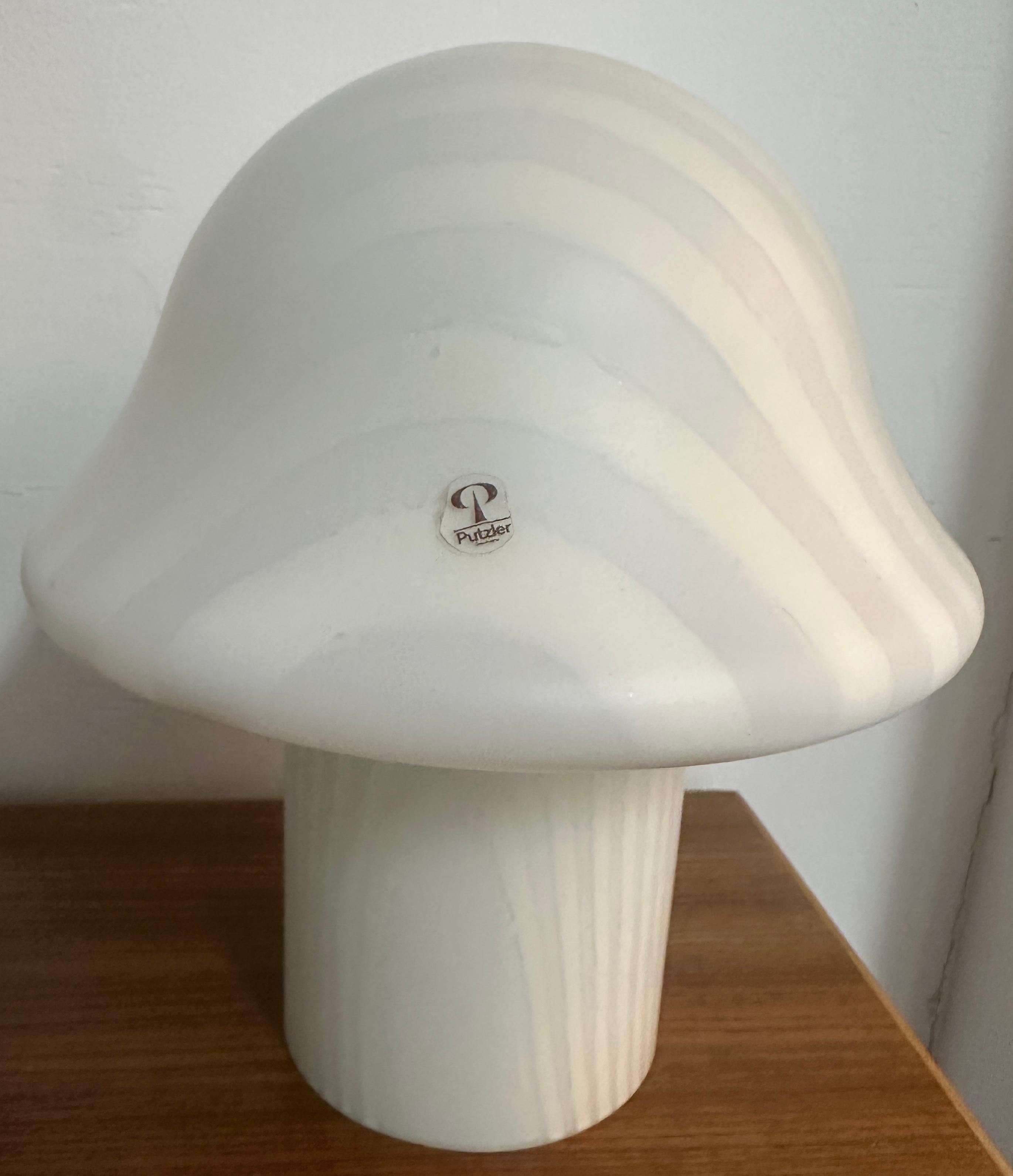 Paire de lampes de table champignon en verre opaque rayé Peill & Putzler des années 70 de la collection Space AGE en vente 10