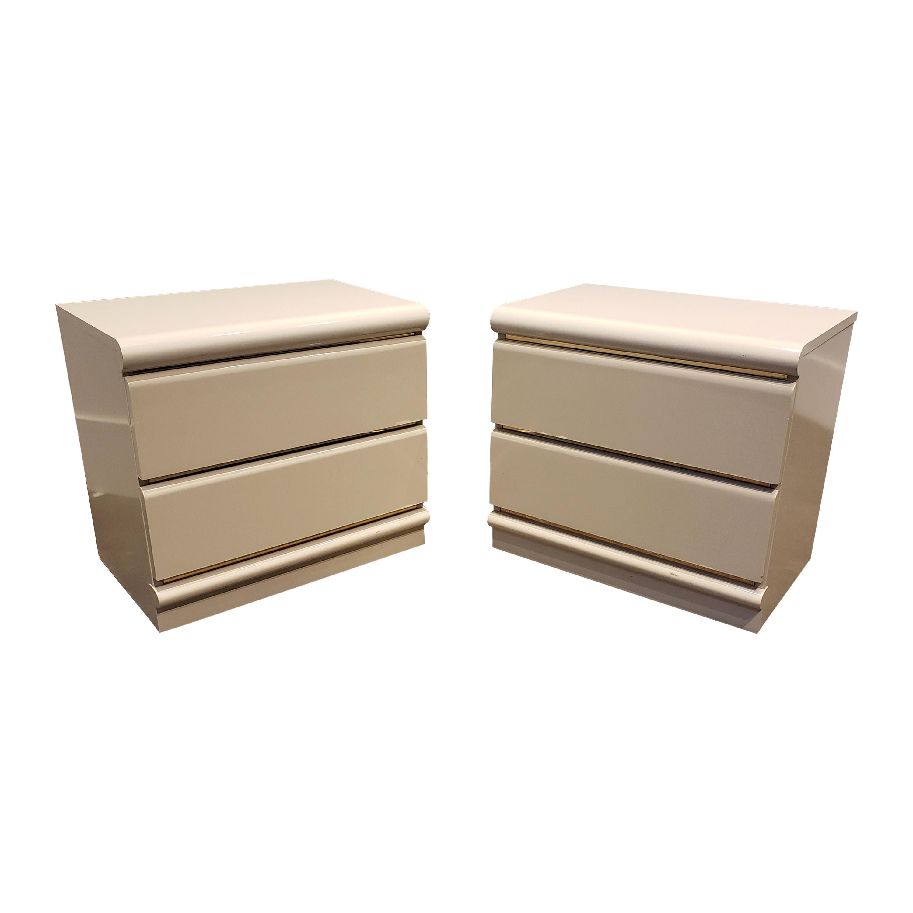 Pair of 1970s Space Age White Lacquered Nightstands by Broyhill