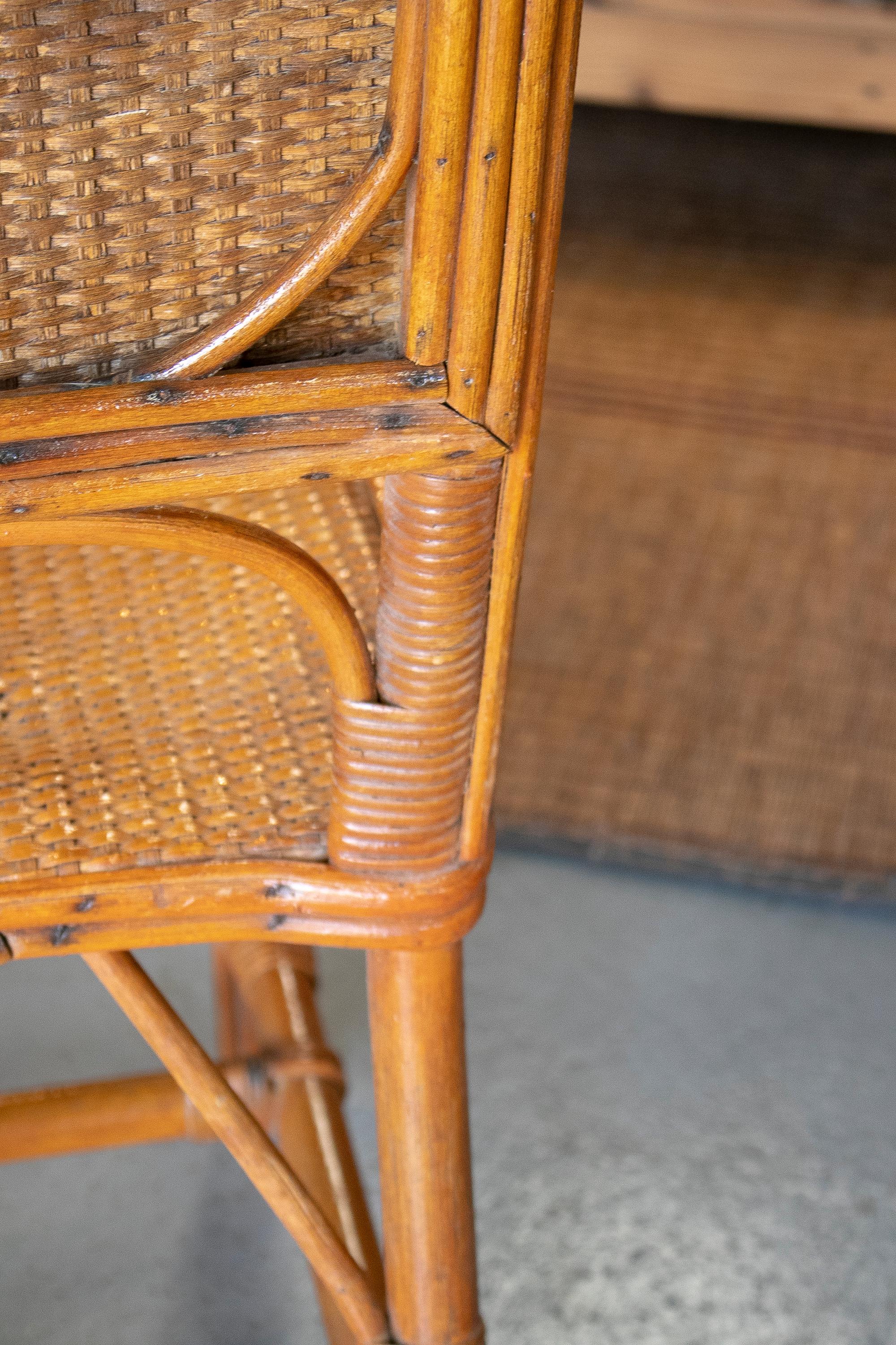 Paire de chaises espagnoles des années 1970 en bambou et osier tissé à la main en vente 12