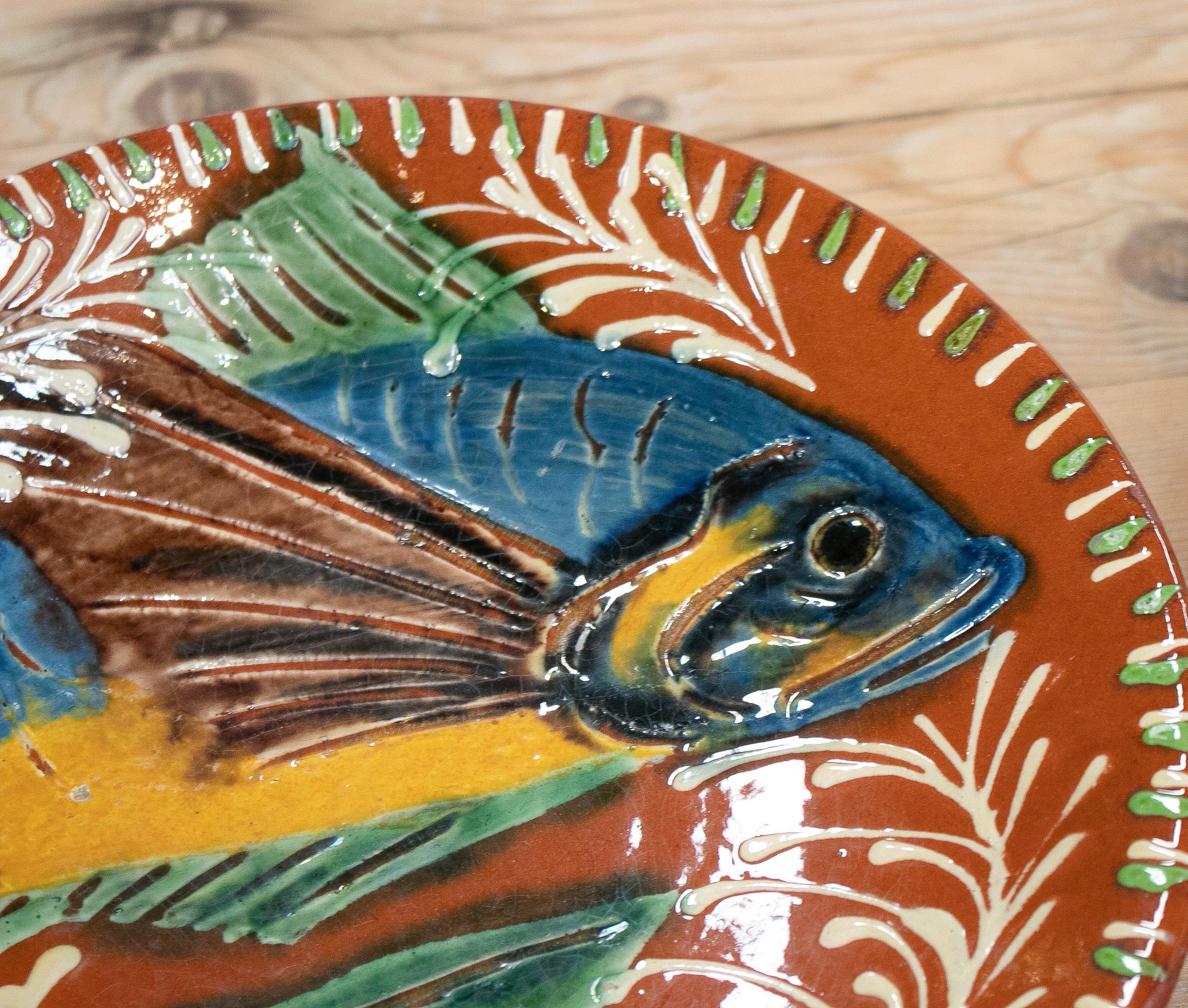 Pair of 1970s Spanish Ceramic Plates w/ Hand Painted Fish In Good Condition In Marbella, ES