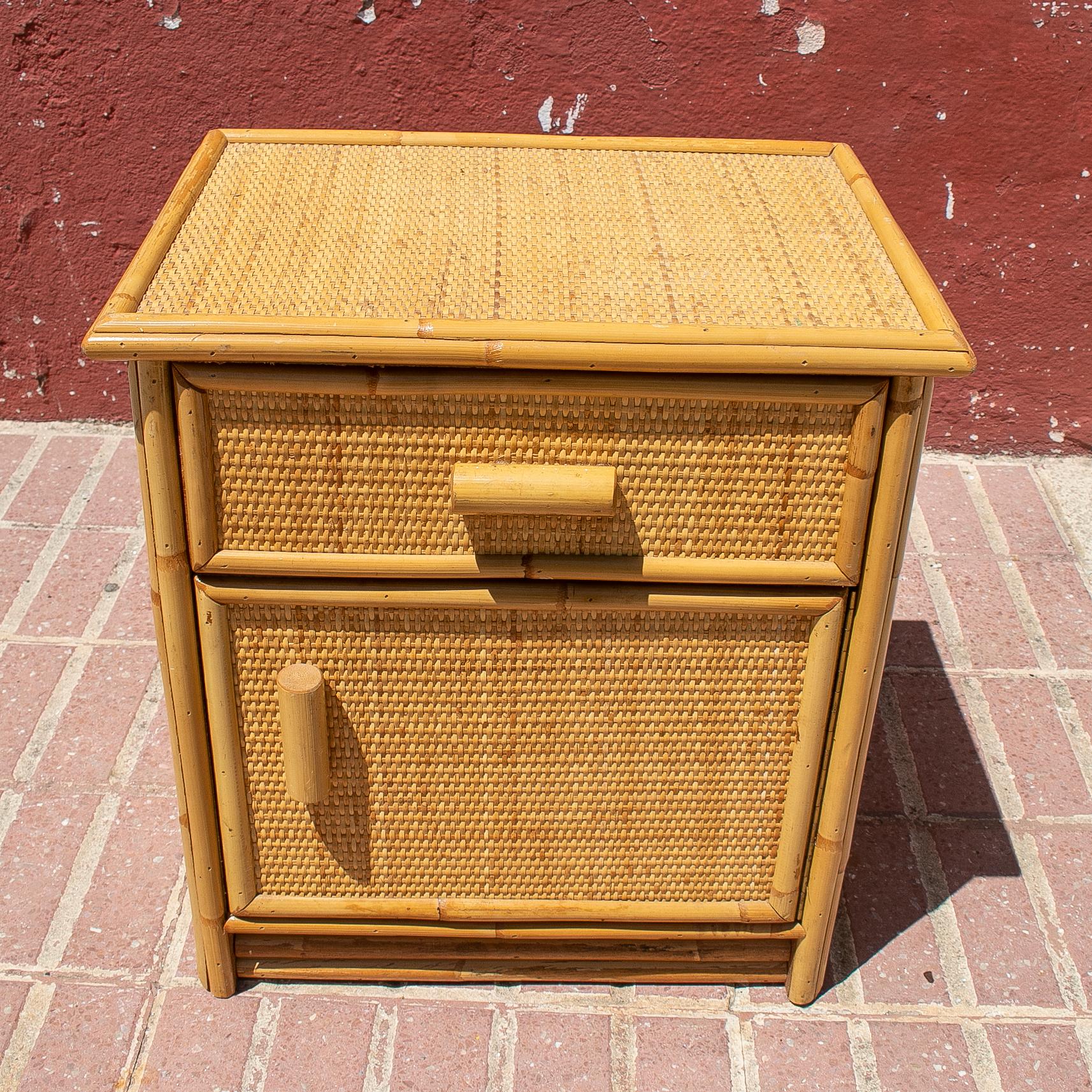 Pair of 1970s Spanish Lace Wicker and Bamboo 1-Drawer & 1-Door Bedside Tables For Sale 1