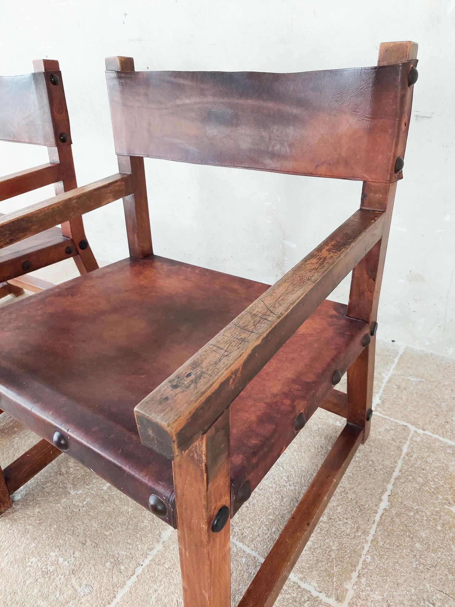 Paar spanische Sessel aus Leder und Holz im BIOSCA-Stil aus den 1970er Jahren im Angebot 4