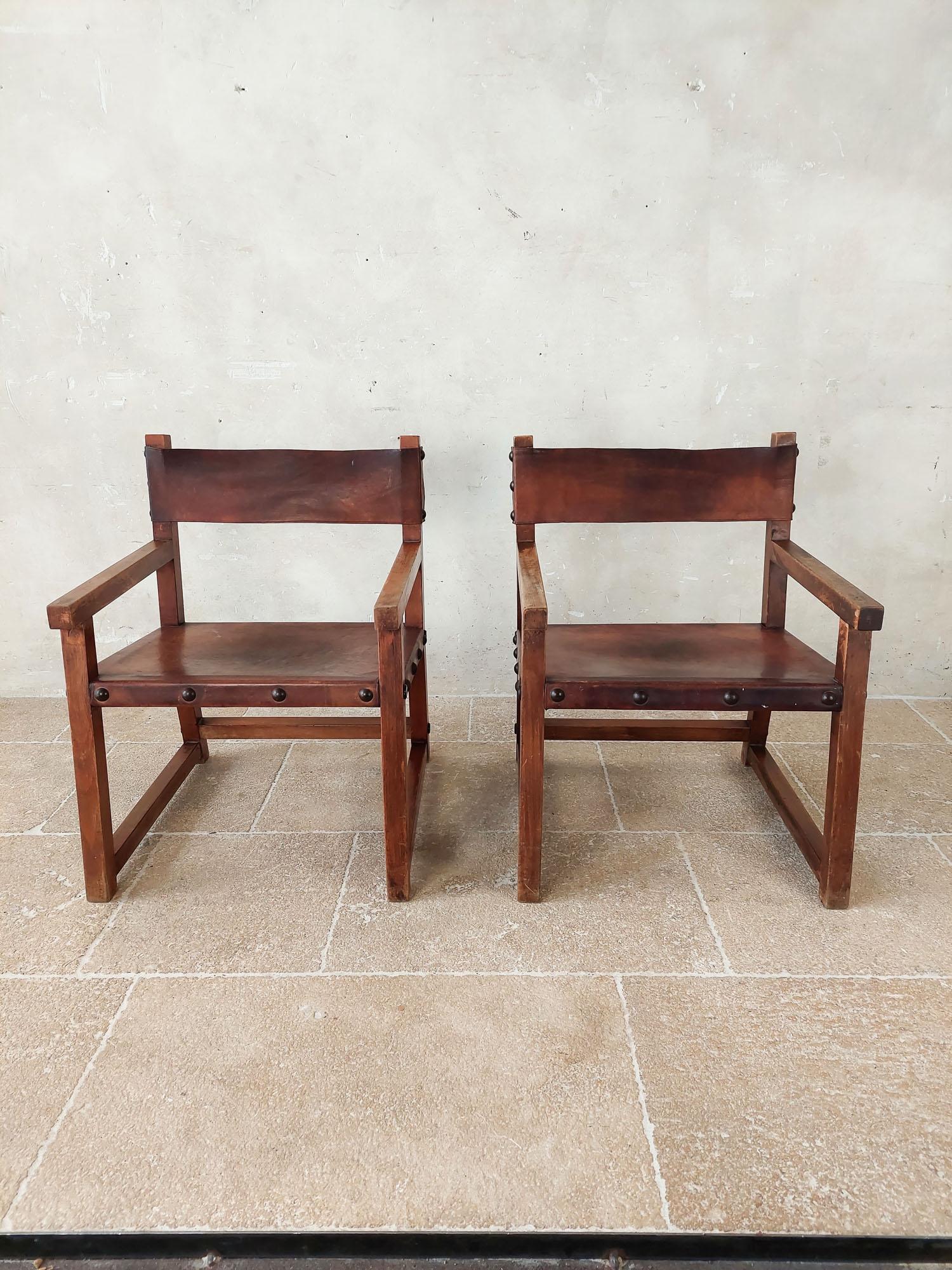 Paar spanische Sessel aus Leder und Holz im BIOSCA-Stil aus den 1970er Jahren im Angebot 6