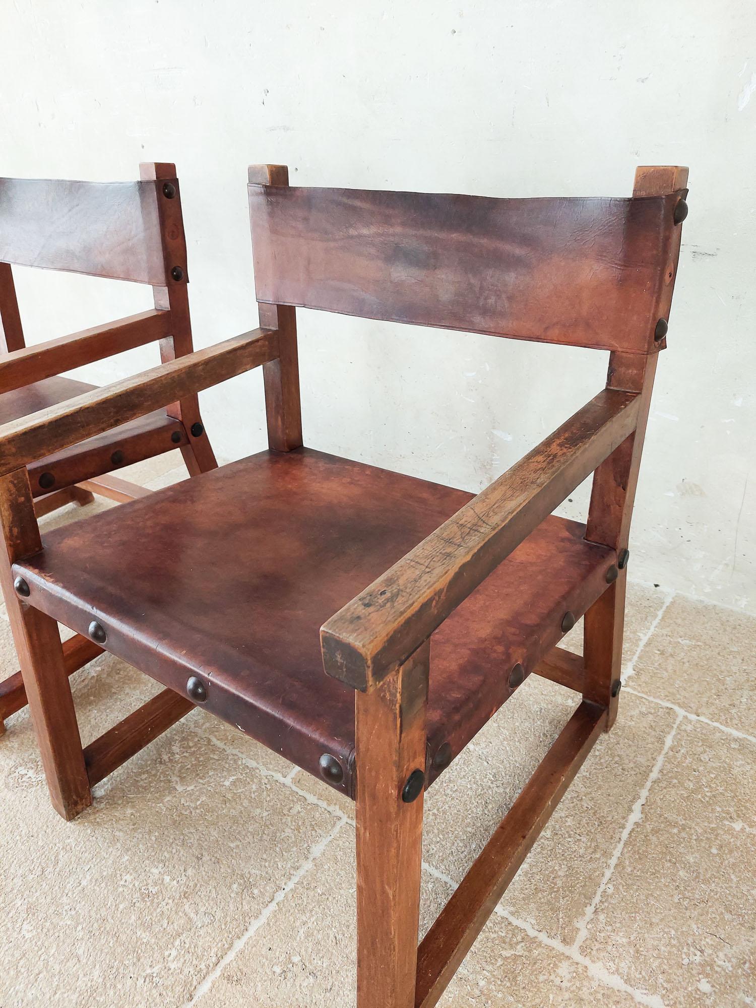 Paar spanische Sessel aus Leder und Holz im BIOSCA-Stil aus den 1970er Jahren im Angebot 2