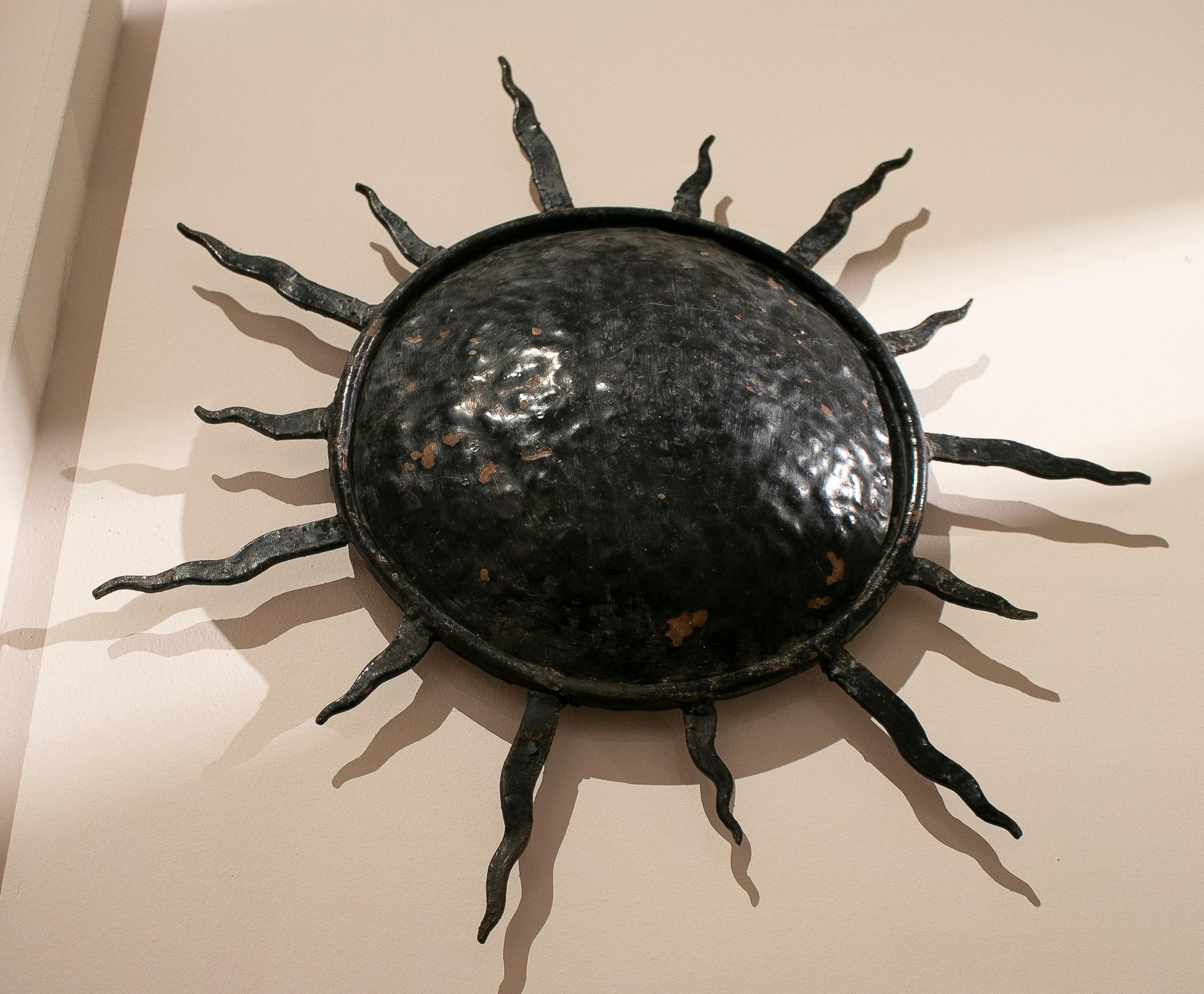 Pair of 1970s Spanish Sun Shaped Wrought Iron Wall Lamps In Good Condition For Sale In Marbella, ES