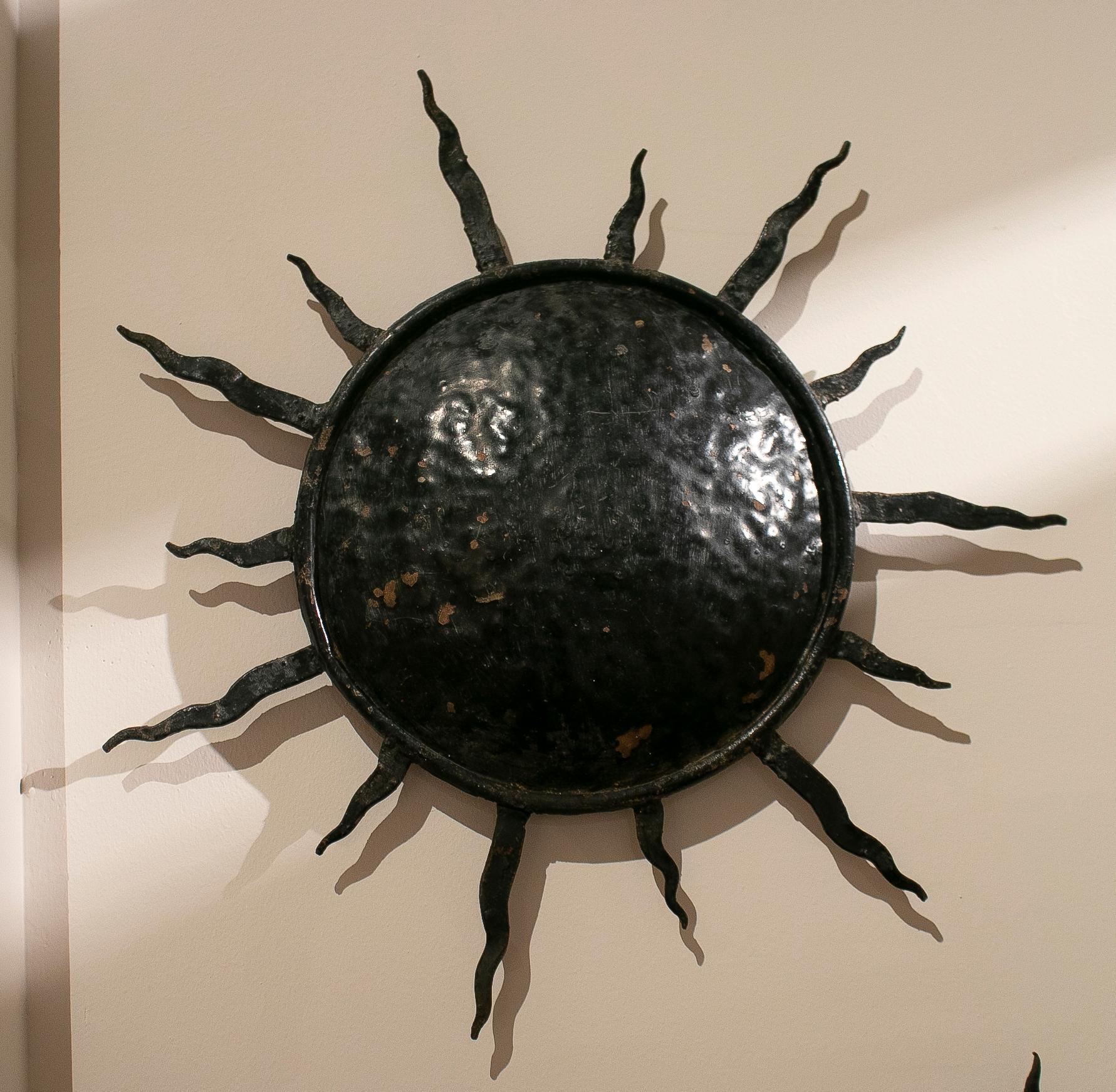 20th Century Pair of 1970s Spanish Sun Shaped Wrought Iron Wall Lamps For Sale