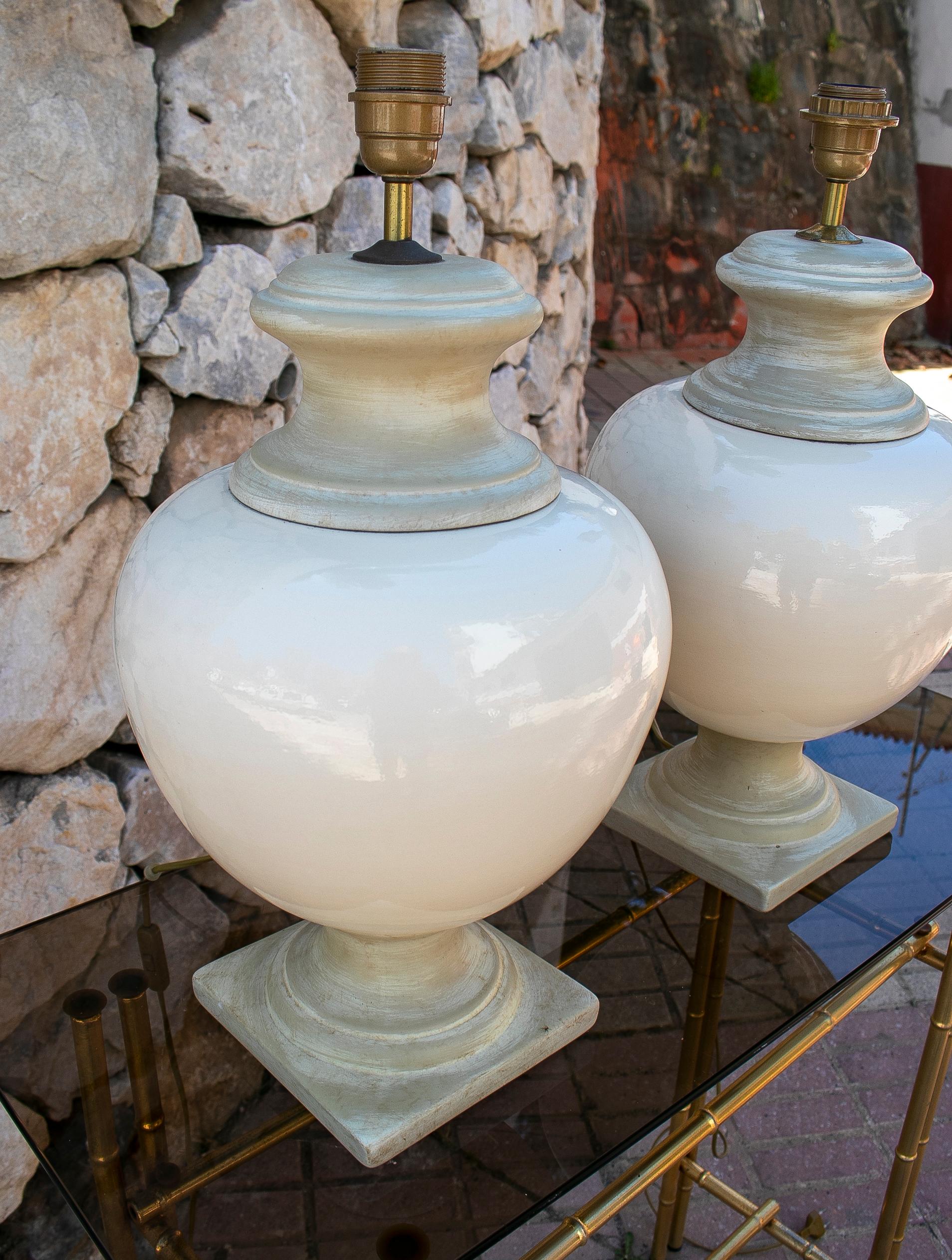 Pair of 1970s Spanish White and Grey Terracotta Table Lamps In Good Condition In Marbella, ES