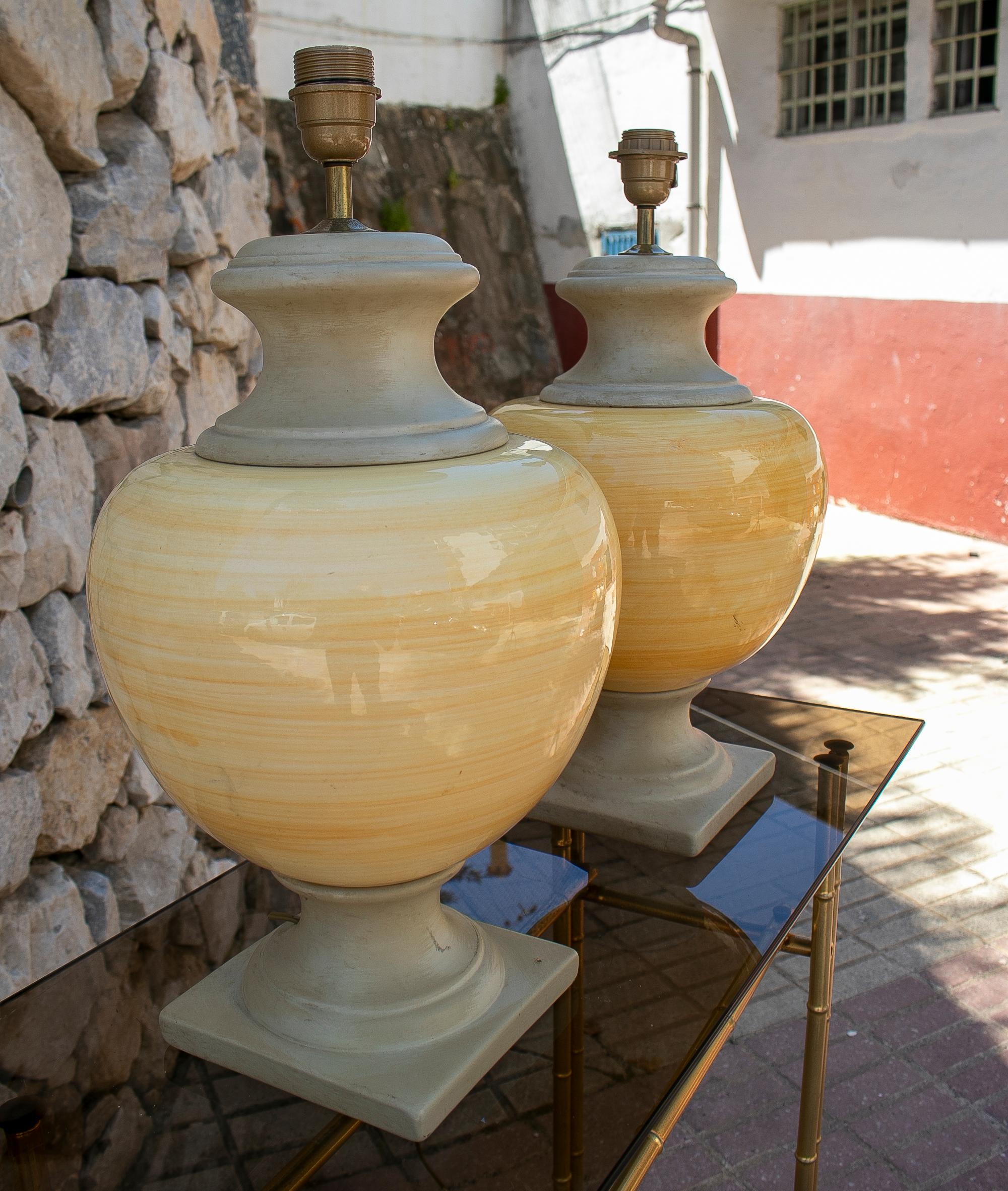 Pair of 1970s Spanish Yellow and Grey Terracotta Table Lamps In Good Condition For Sale In Marbella, ES