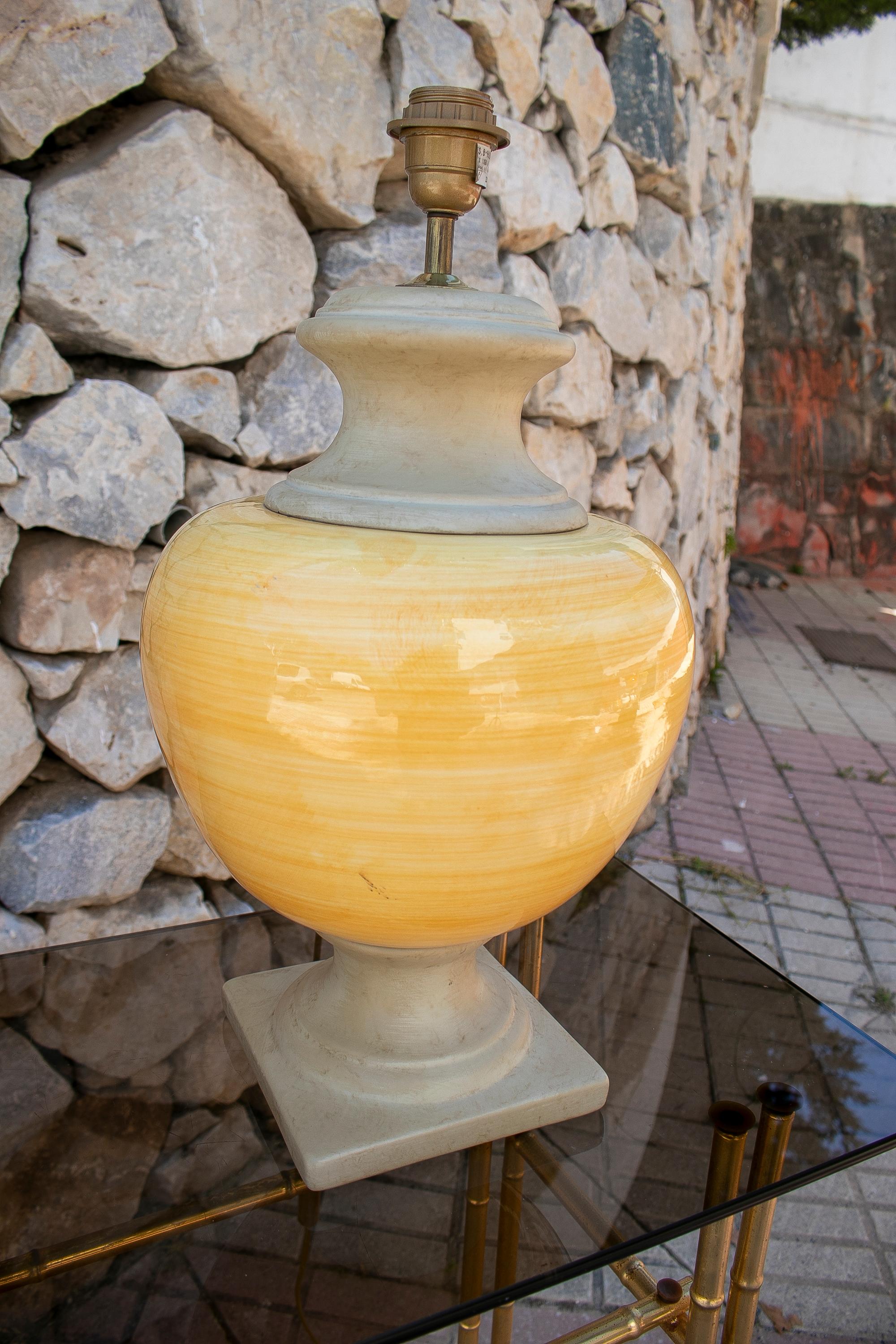 Spanische gelbe und graue Terrakotta-Tischlampen aus den 1970er Jahren, Paar (Keramik) im Angebot