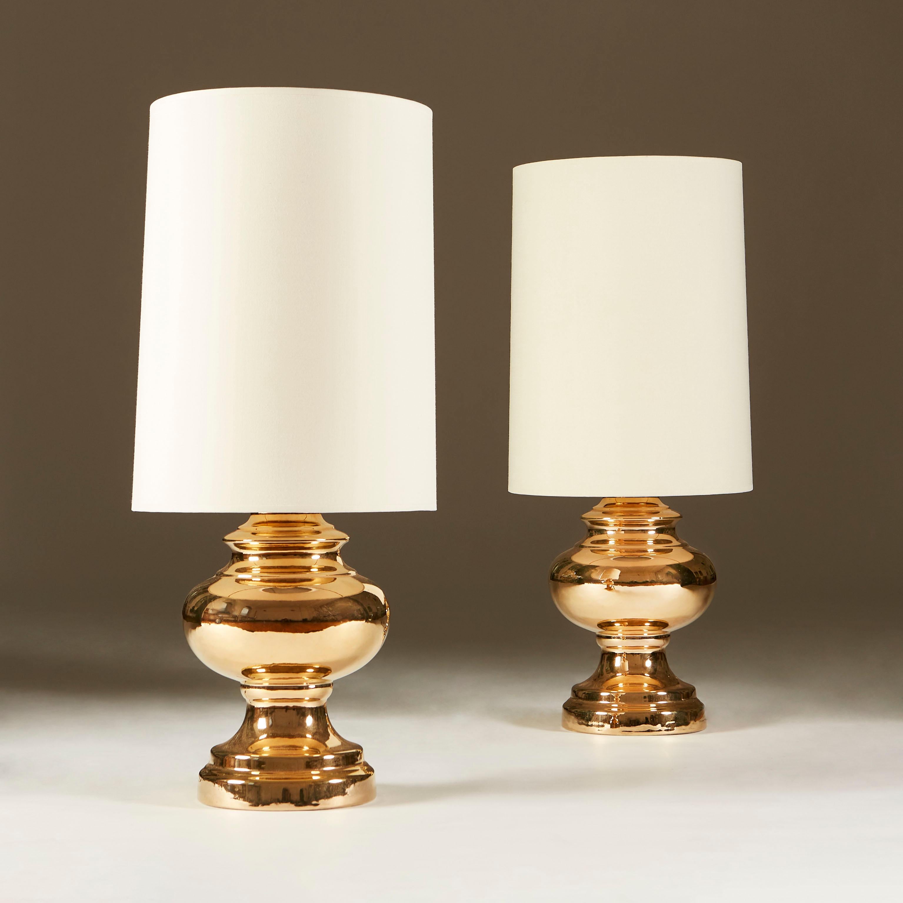 Paar 1970er Jahre schwedischen Gold Spiegel Glasur Keramik skulptiert Tischlampen im Angebot 2