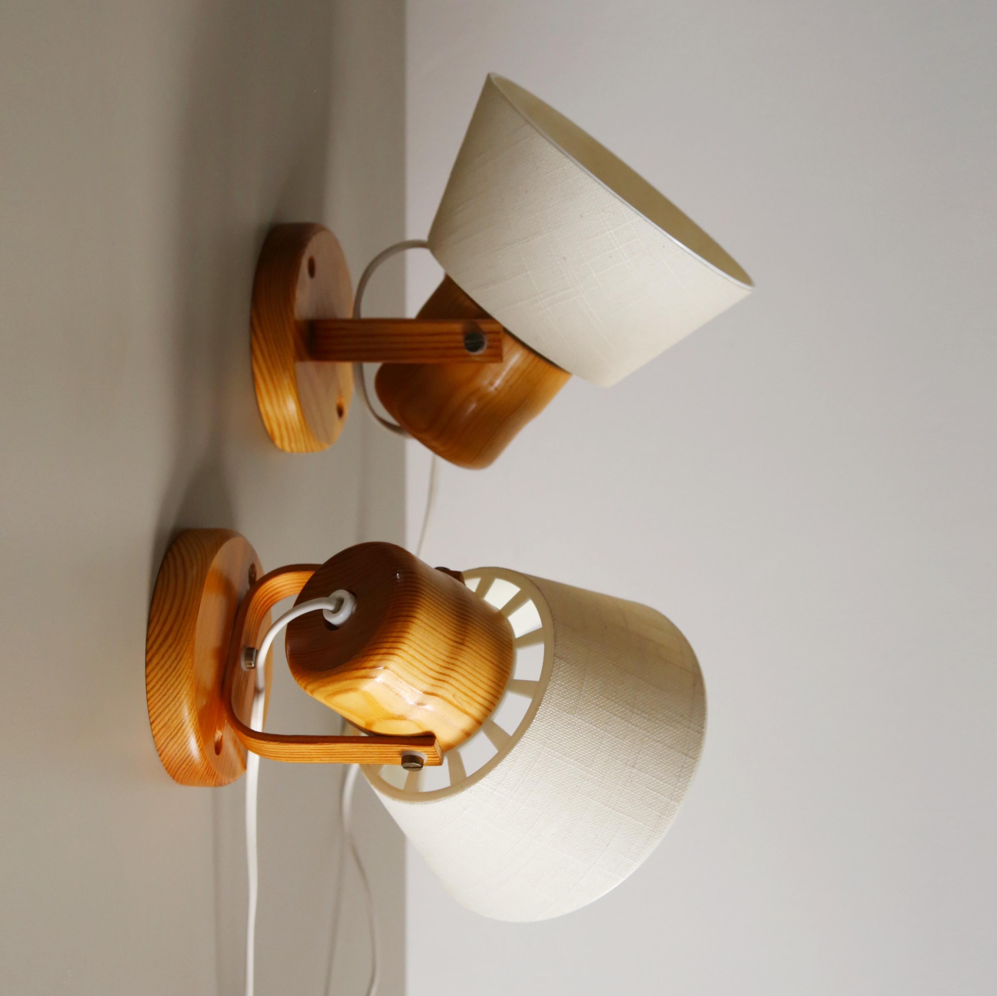 Pair of 1970s Swedish pine wall lamps by Markslojd with cream shades 10