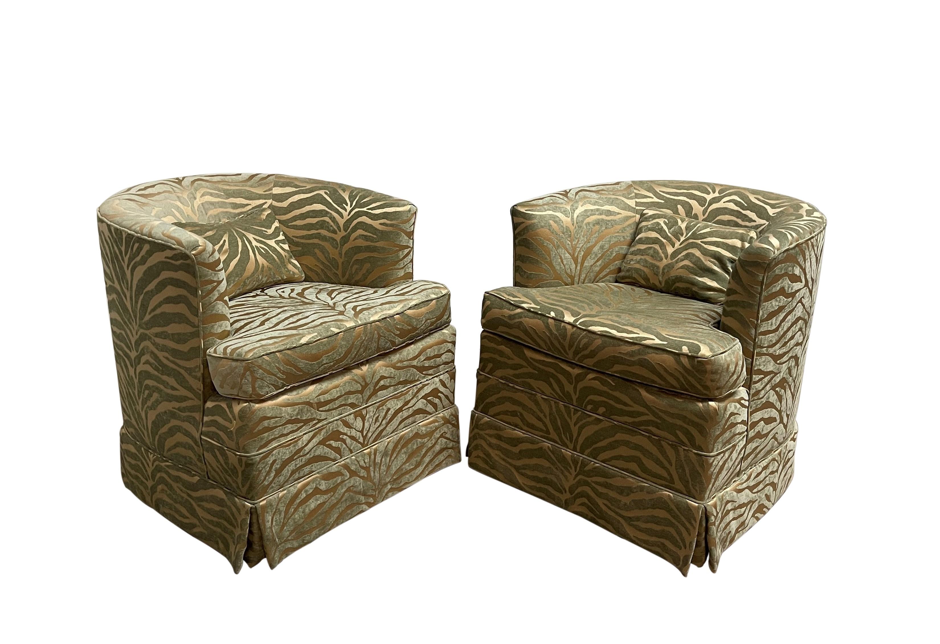 Mid-Century Modern Paire de chaises pivotantes des années 1970, style Milo Baughman en vente