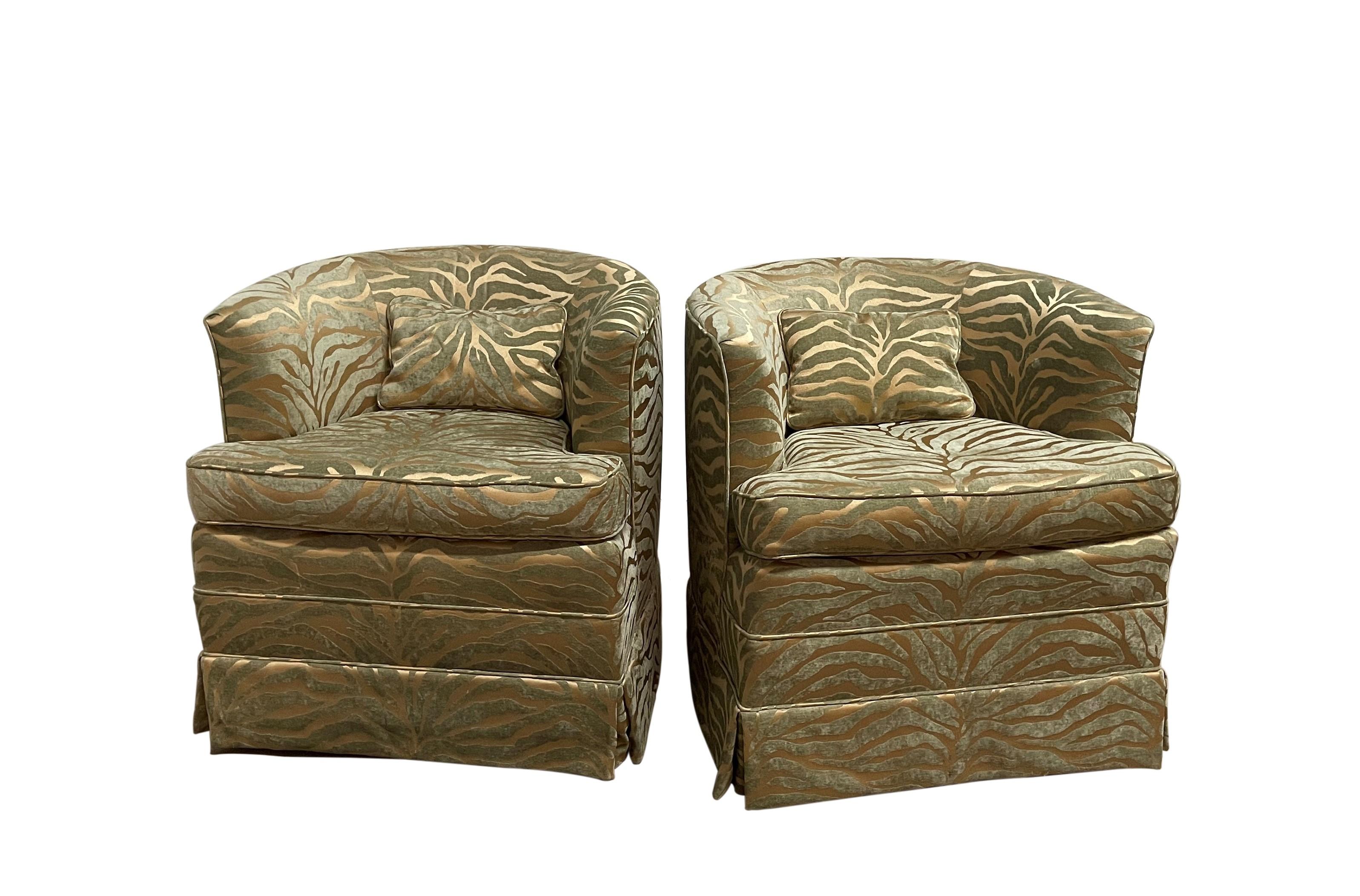 20th Century Pair of 1970's Swivel Barrel Back Chairs, Milo Baughman Style For Sale