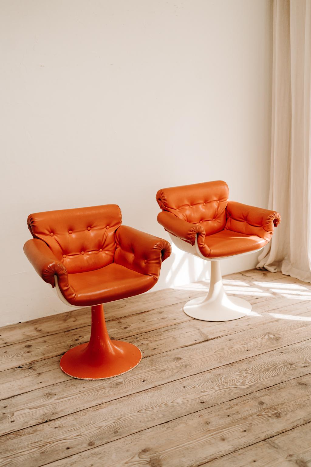 Pair of 1970's Swivel Chairs 7