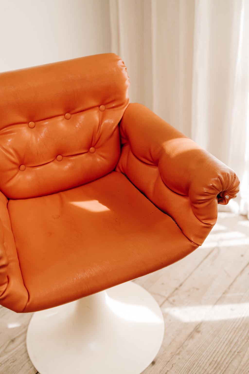 20th Century Pair of 1970's Swivel Chairs