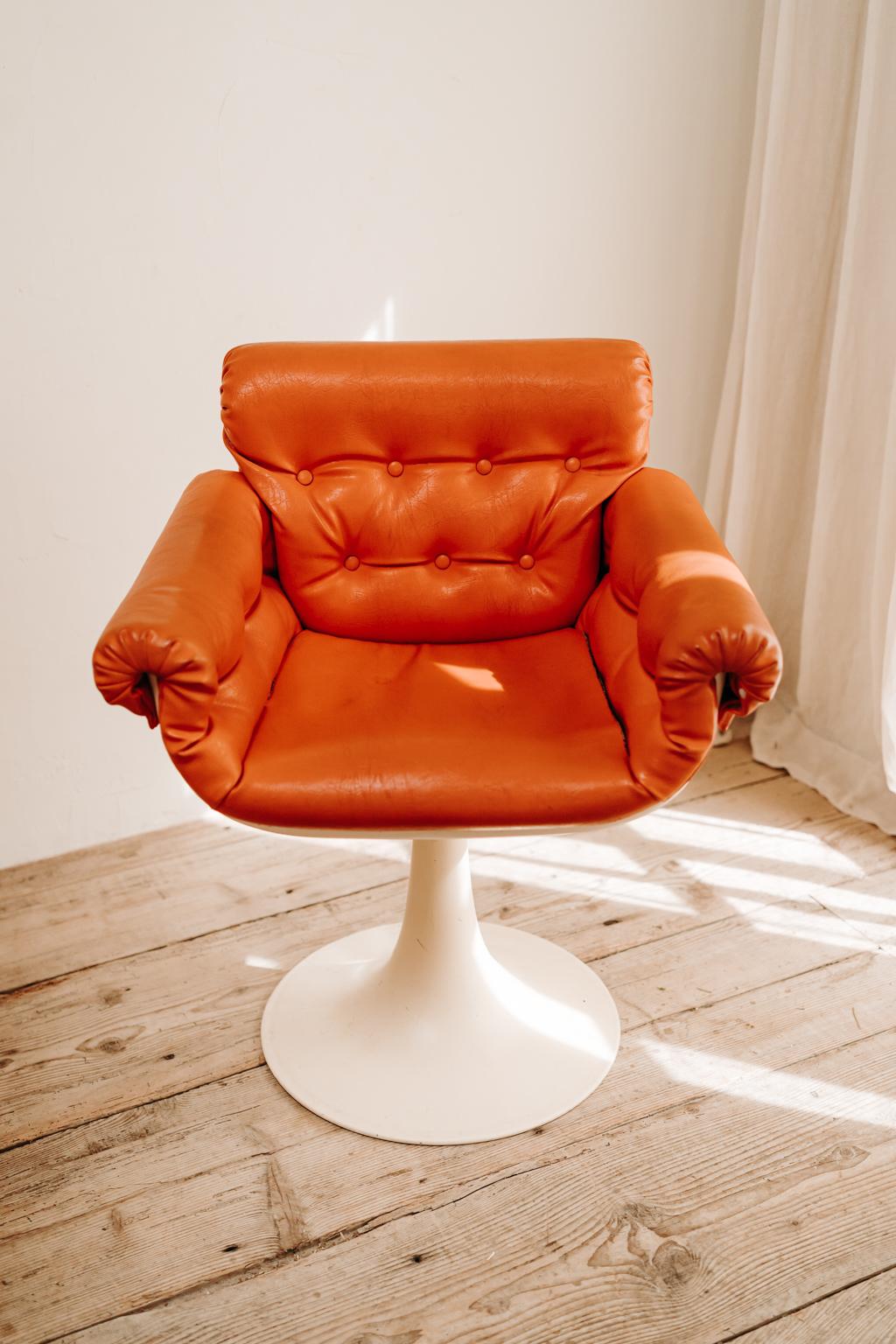 Pair of 1970's Swivel Chairs 3