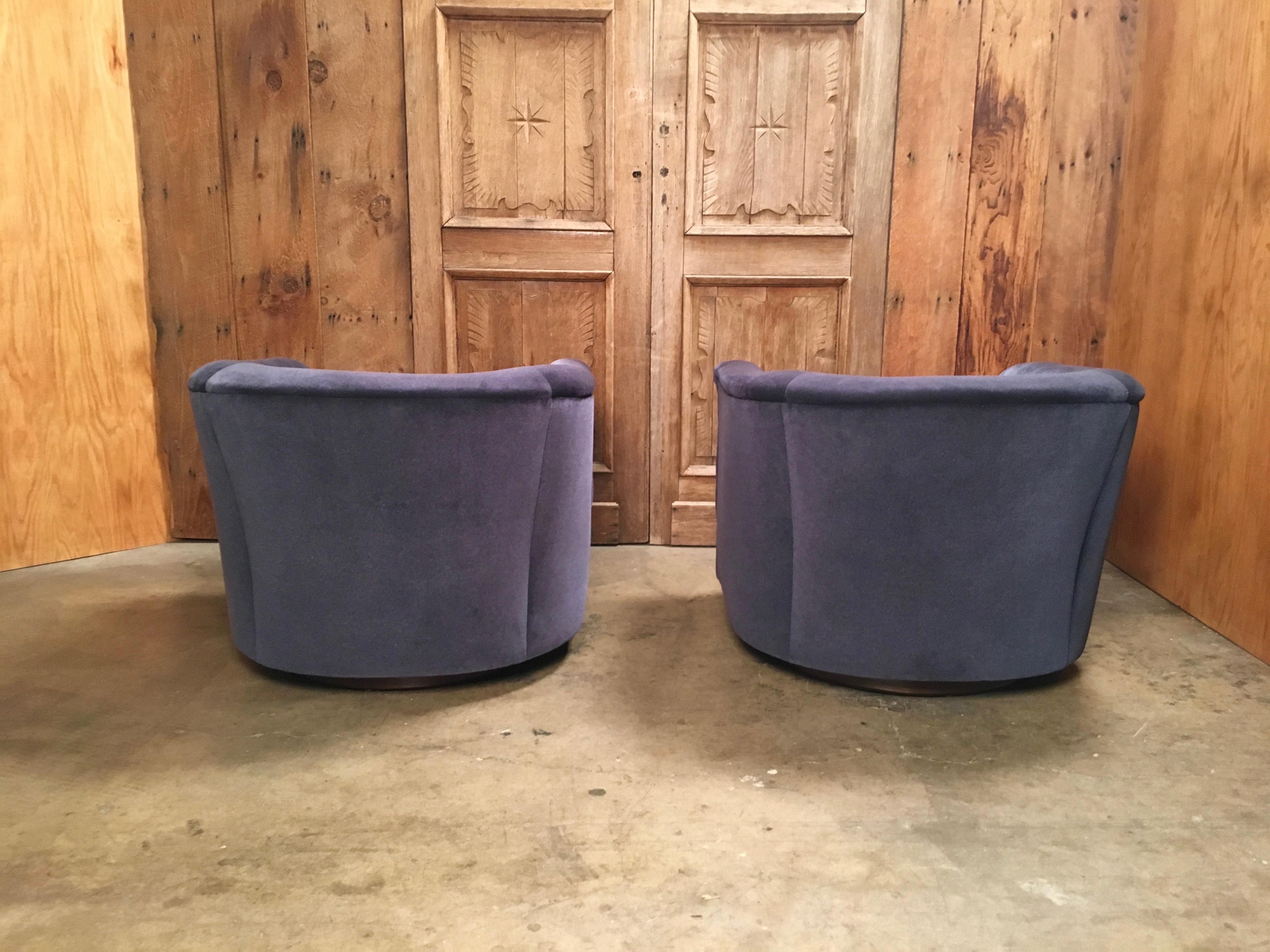 Pair of 1970s Swivel Club Chairs 3