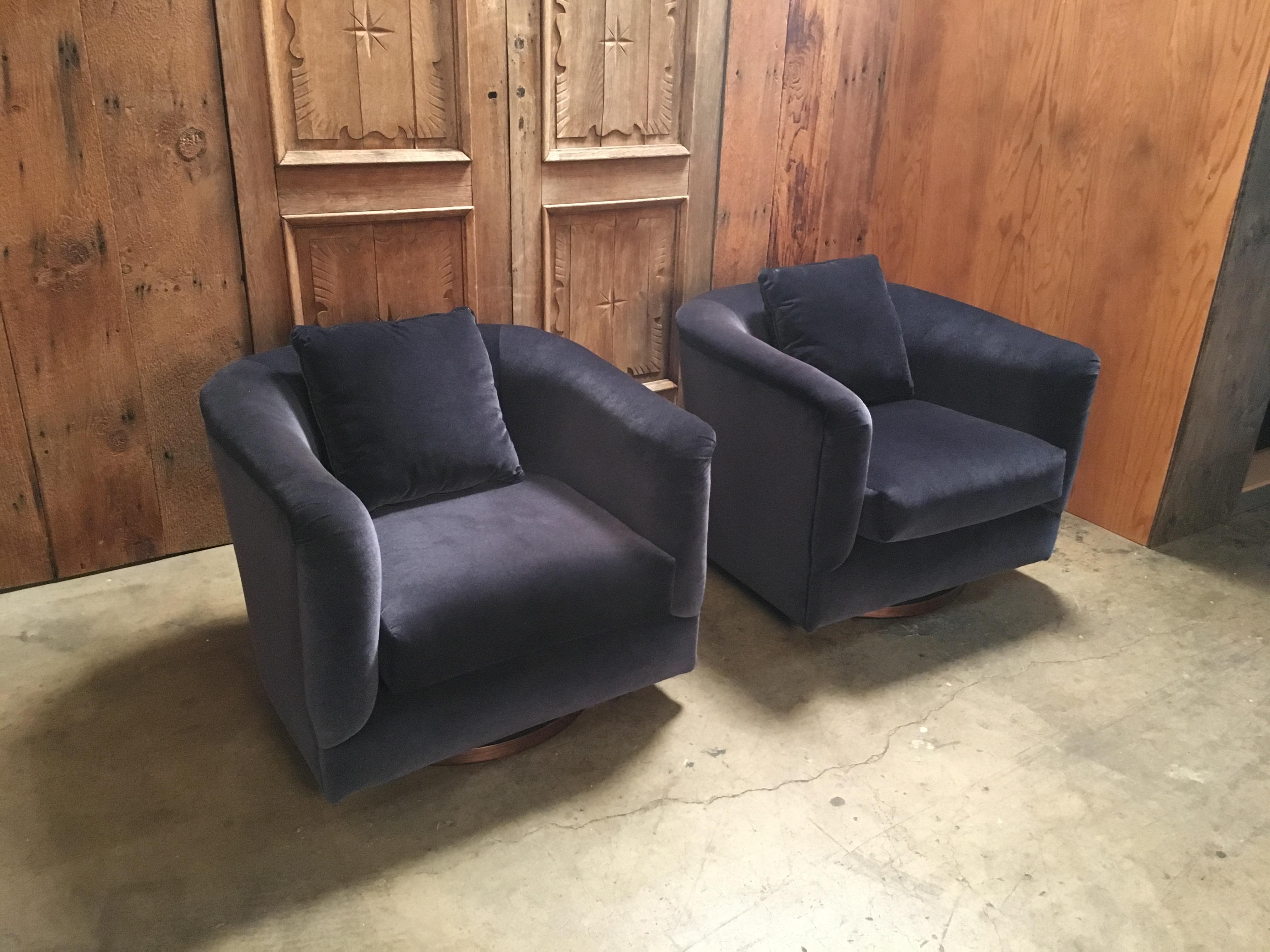 Pair of 1970s Swivel Club Chairs In Good Condition In Denton, TX