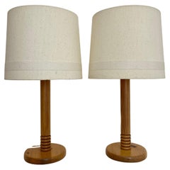 Coppia di lampade da tavolo alte danesi anni '70 in legno