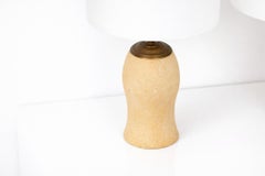 Paar Tischlampen aus Travertinstein aus den 1970er Jahren im Stil von Albert Tormos, 20. Jahrhundert