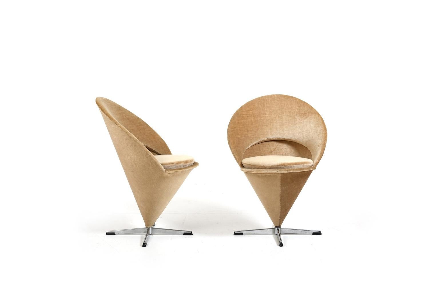 Pair of Cone chairs by Verner Panton for Pluslinje Denmark. Original upholstered with velour fabric. Denmark 1970s. In very good vintage condition. 