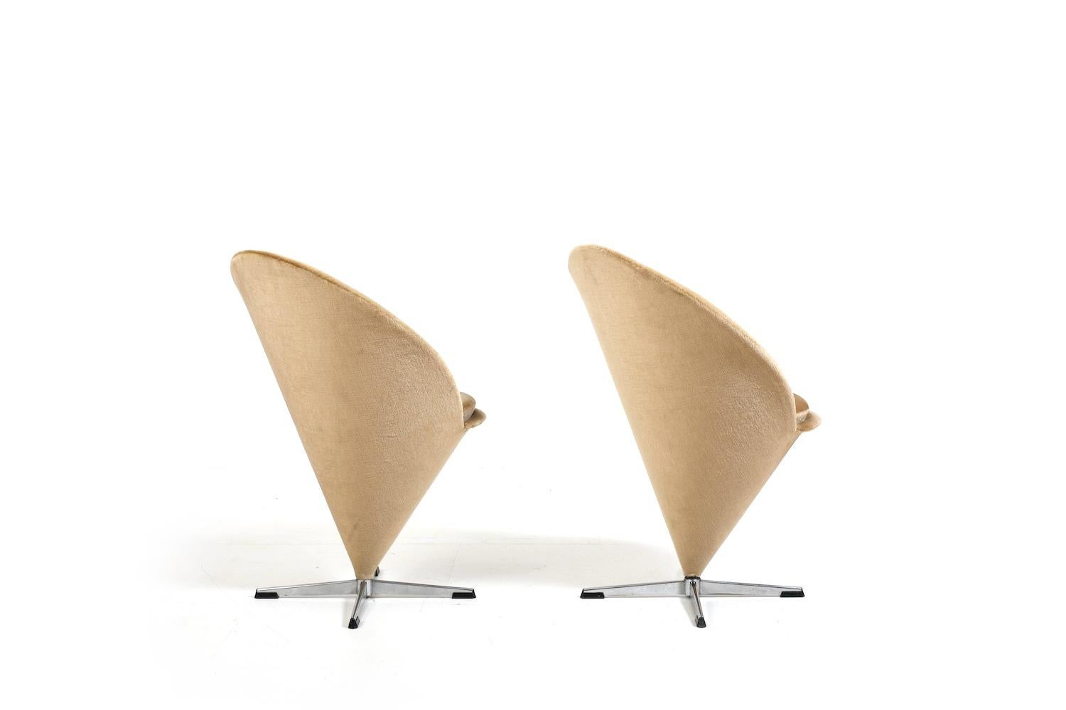 Late 20th Century Pair of 1970s Verner Panton Cone Chairs by Plus Linje For Sale