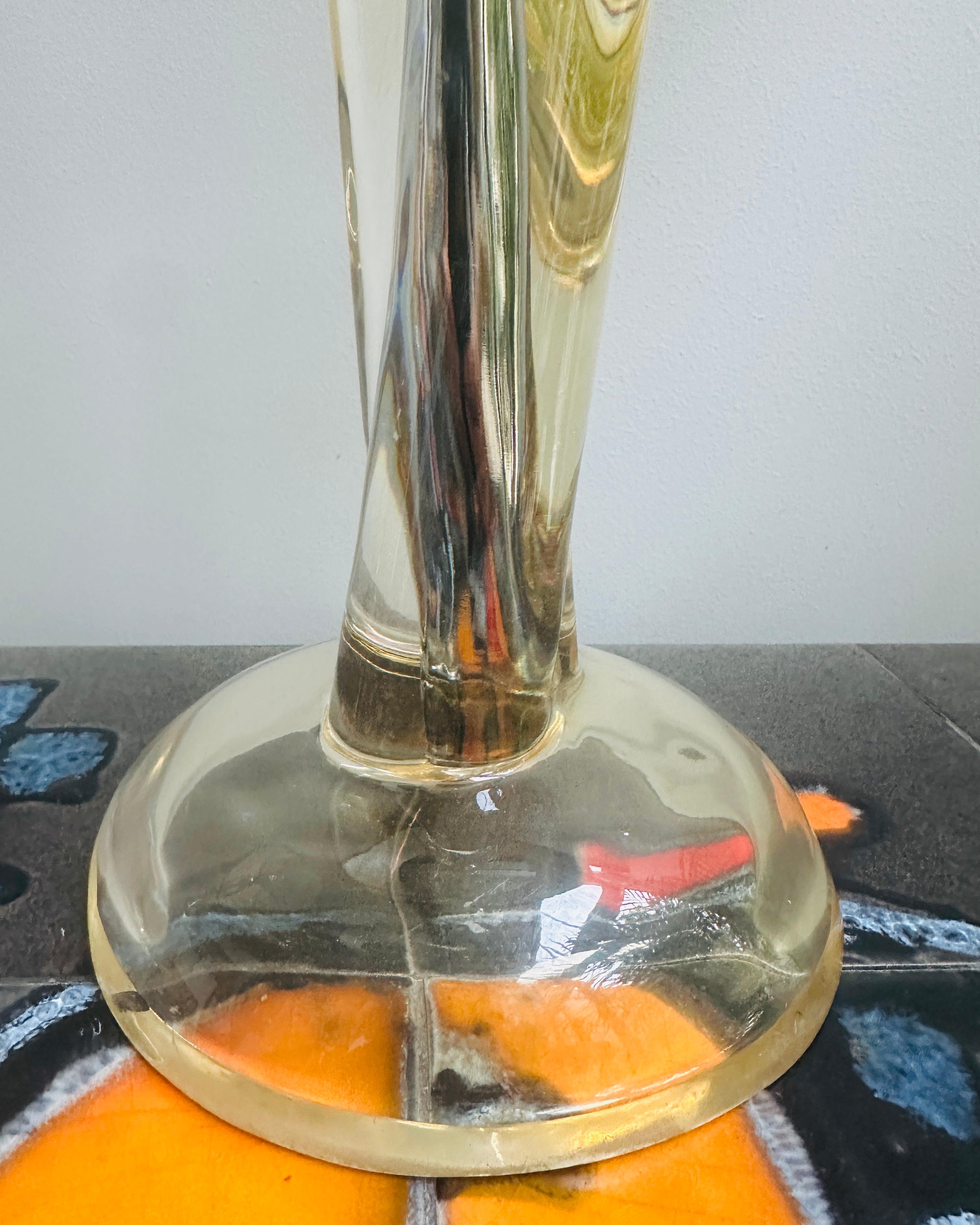 Paire de lampes de bureau vintage à colonne torsadée en acrylique et chrome des années 1970 en vente 11