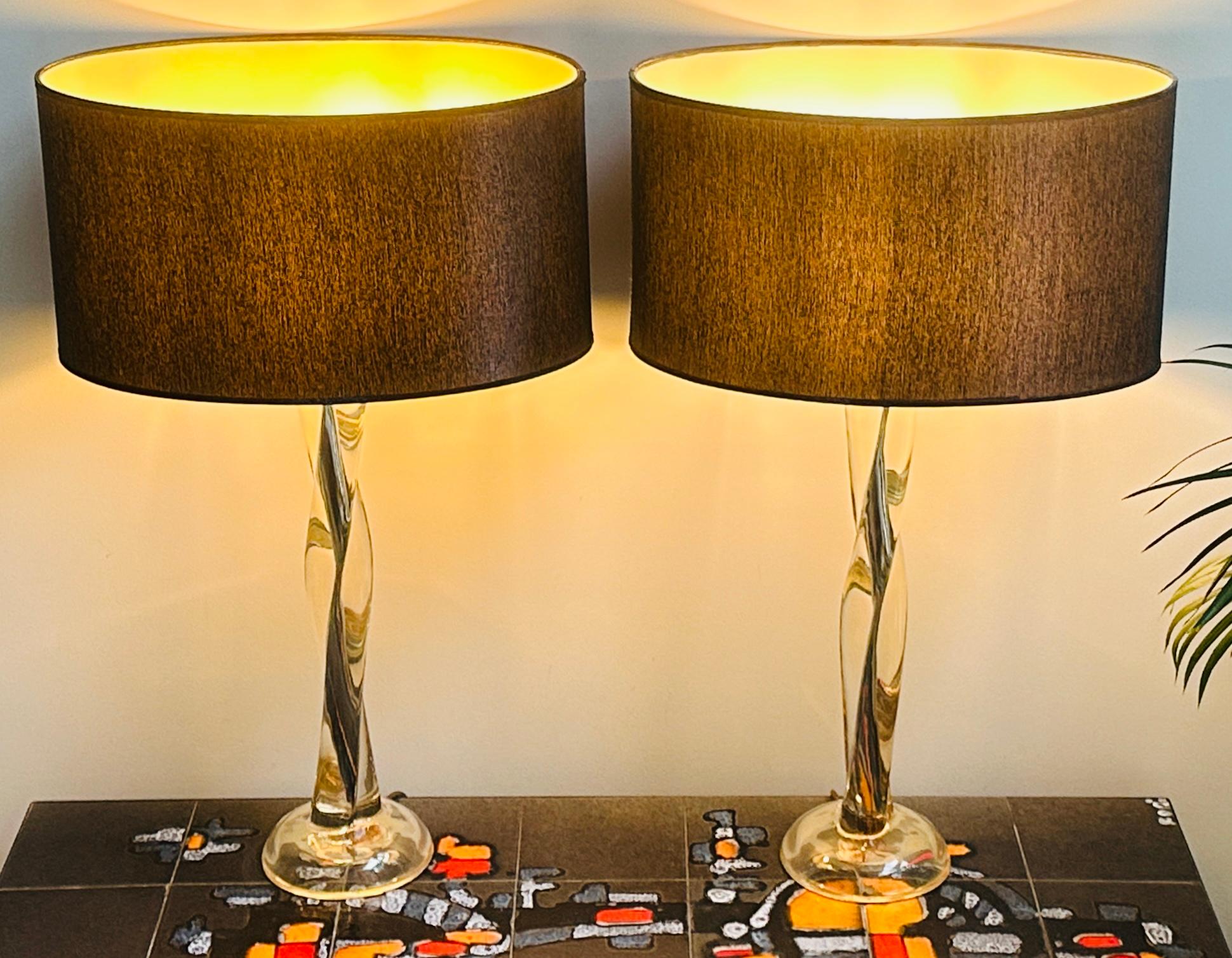 Pair of vintage 1970s American clear acrylic and polished chrome twisted column table lamps including oval silk black shades.  The lamps are very well made with the base and column formed from one piece of molded acrylic.  A polished chrome column