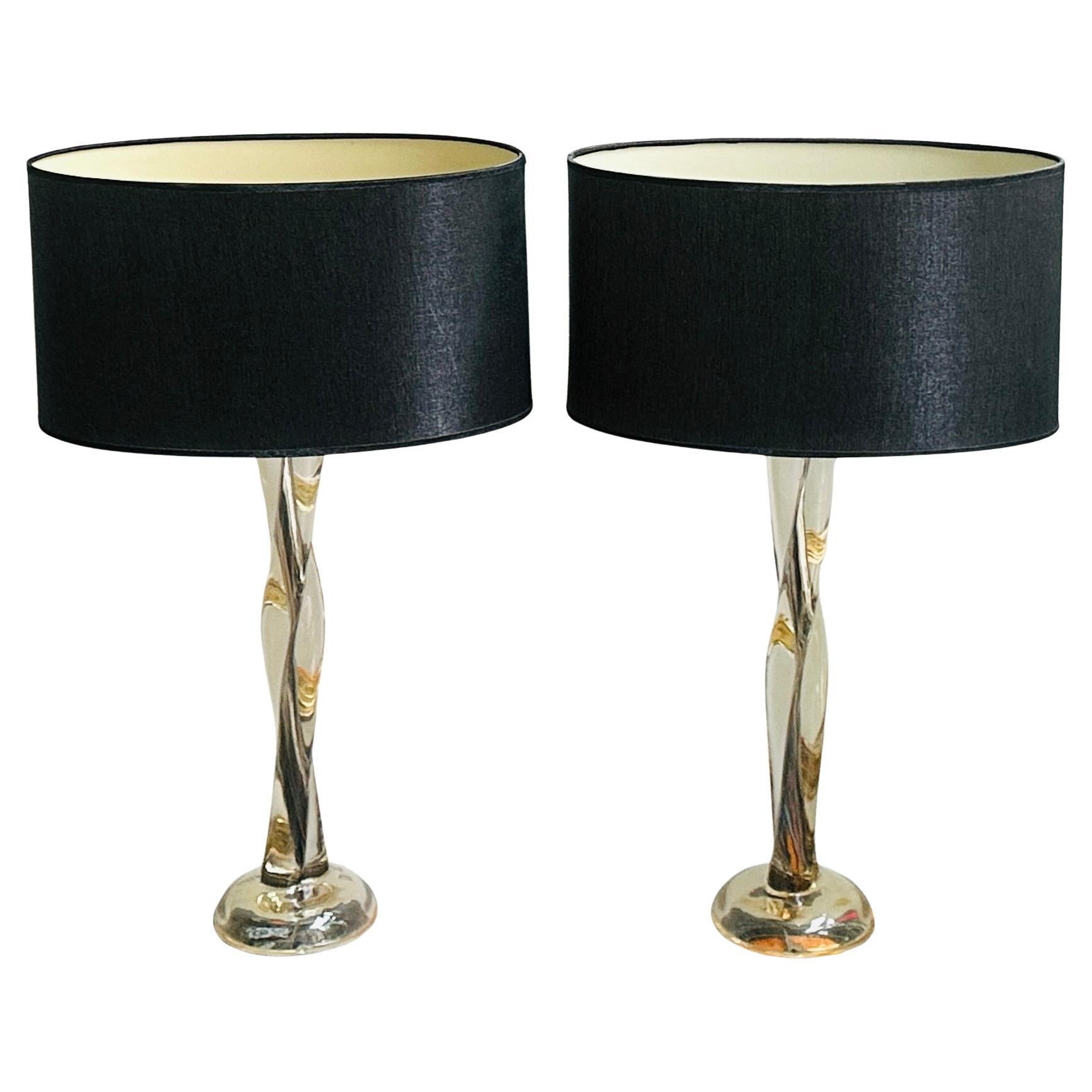 Paire de lampes de bureau vintage à colonne torsadée en acrylique et chrome des années 1970 en vente