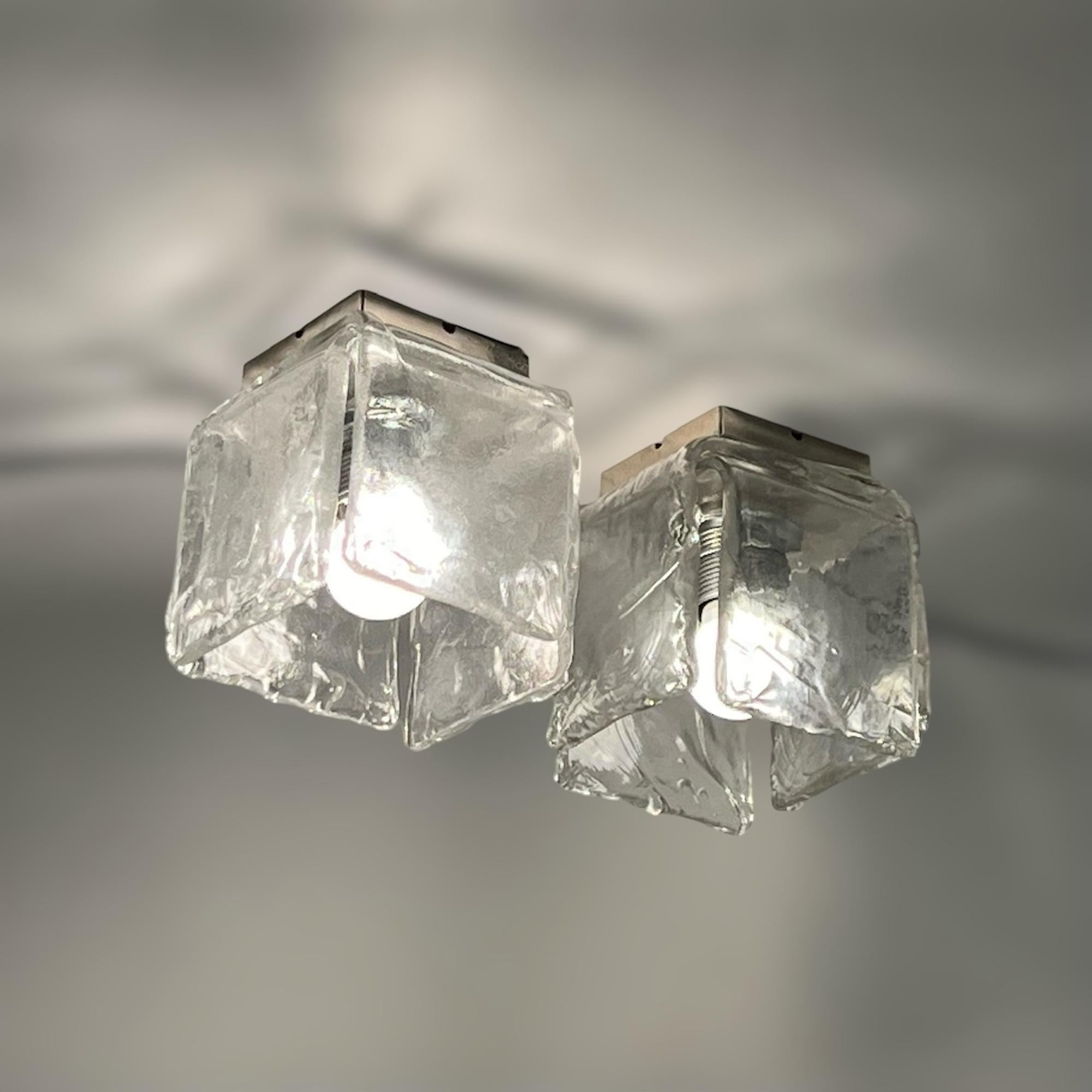 Pair of 1970s Vintage Lamps Handcrafted in Murano Ice Glass by Toso For Sale 4